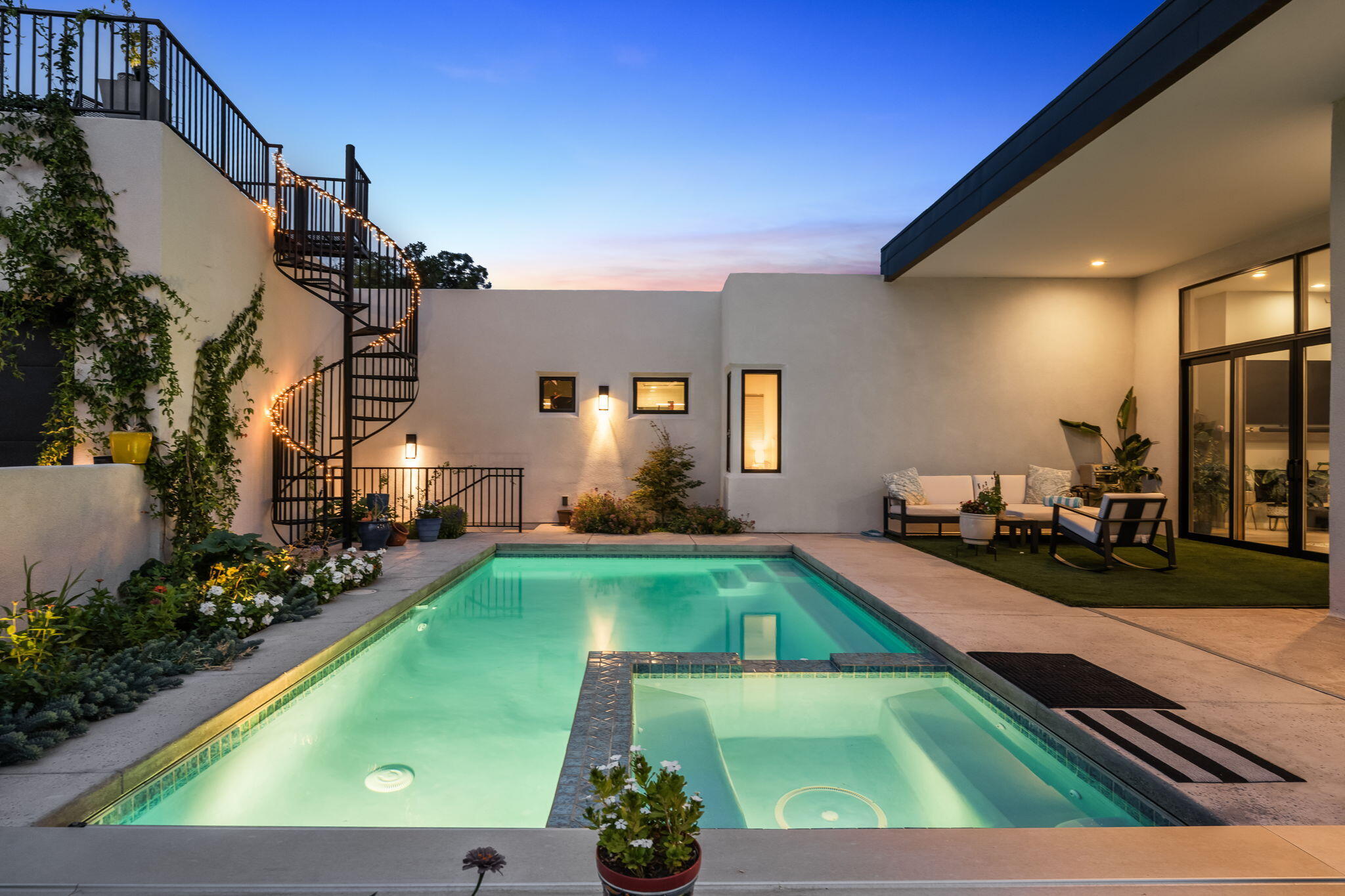 1100 RIDGECREST Drive SE