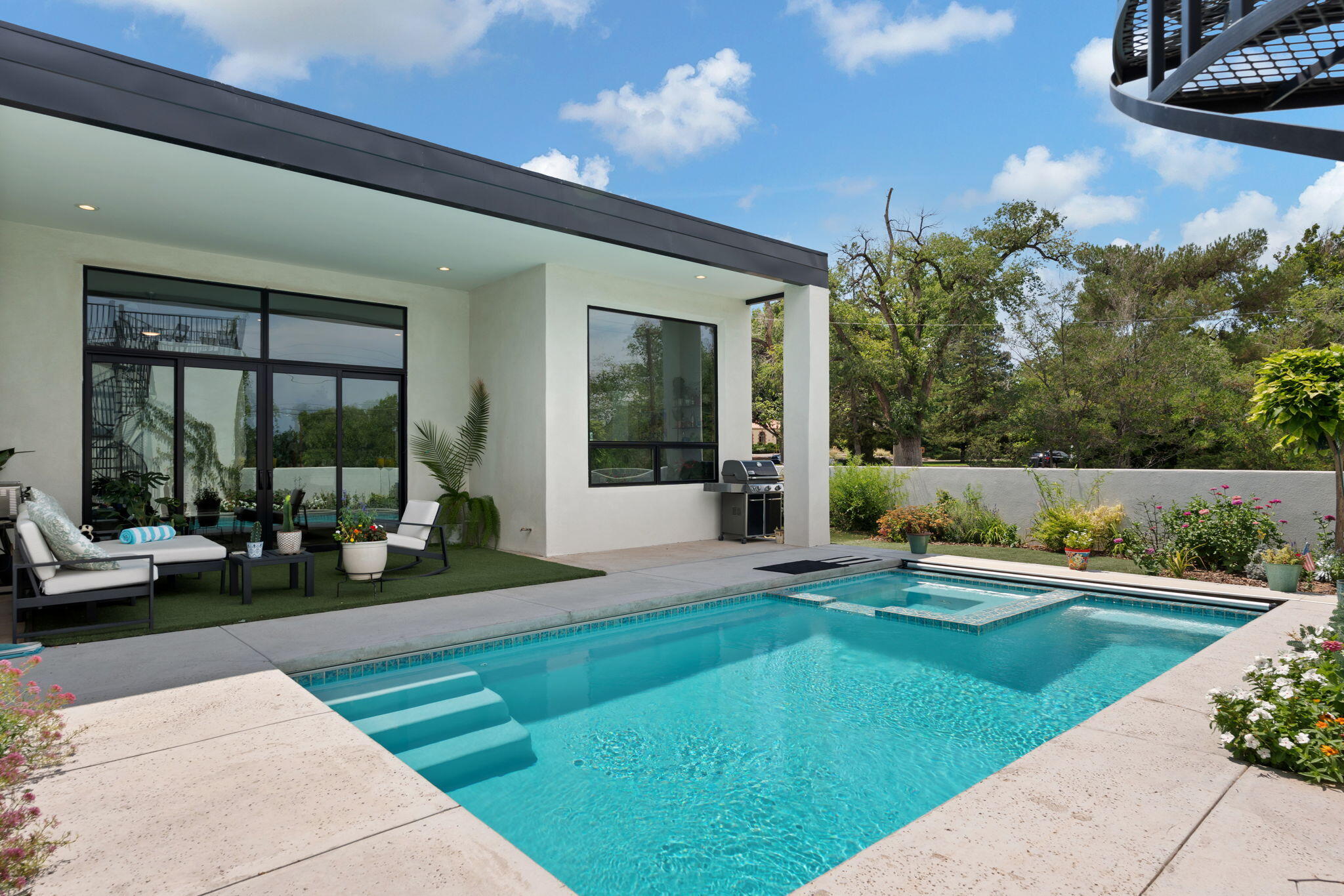 1100 RIDGECREST Drive SE