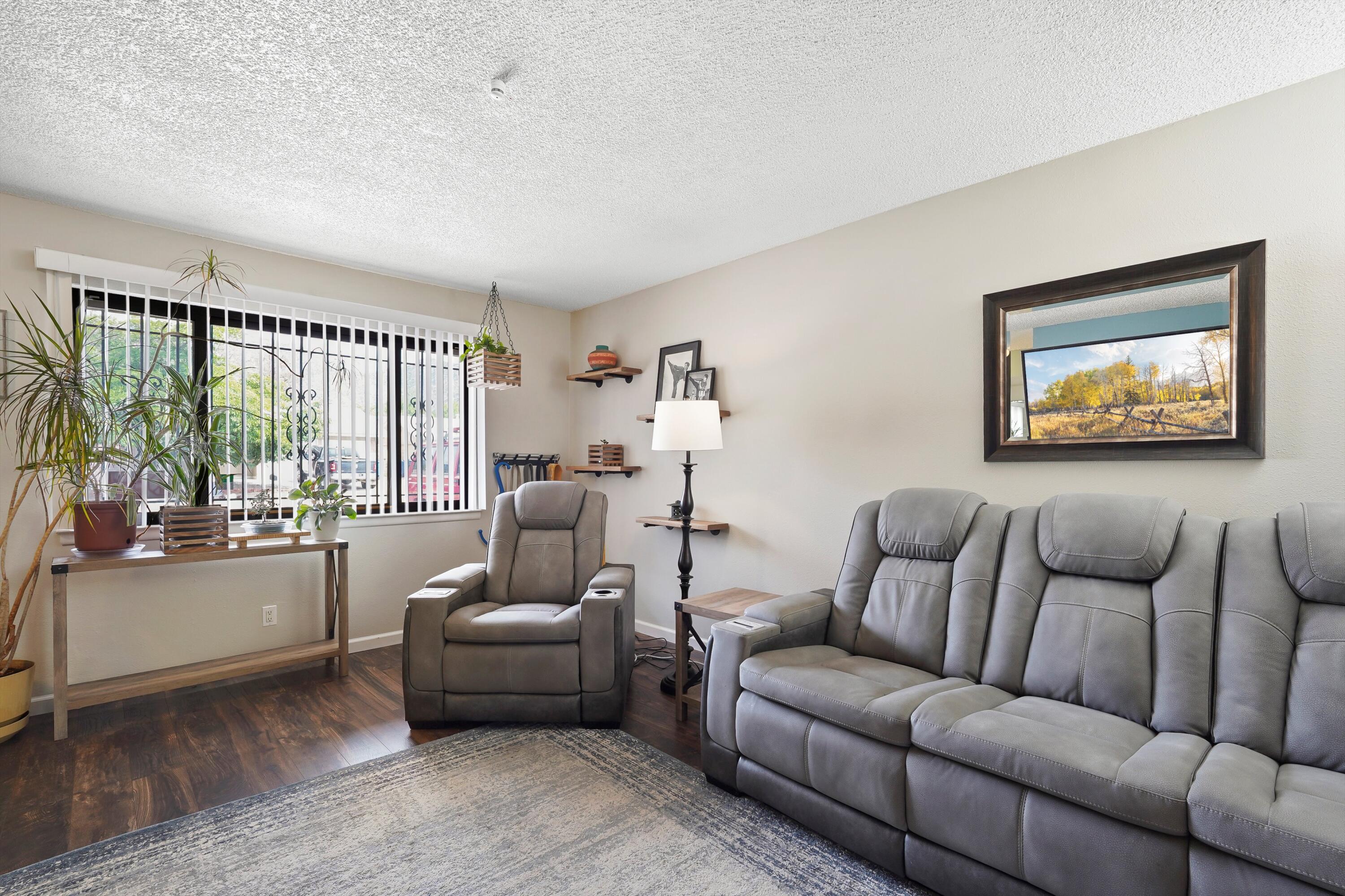 1209 HUPMOBILE Drive NE