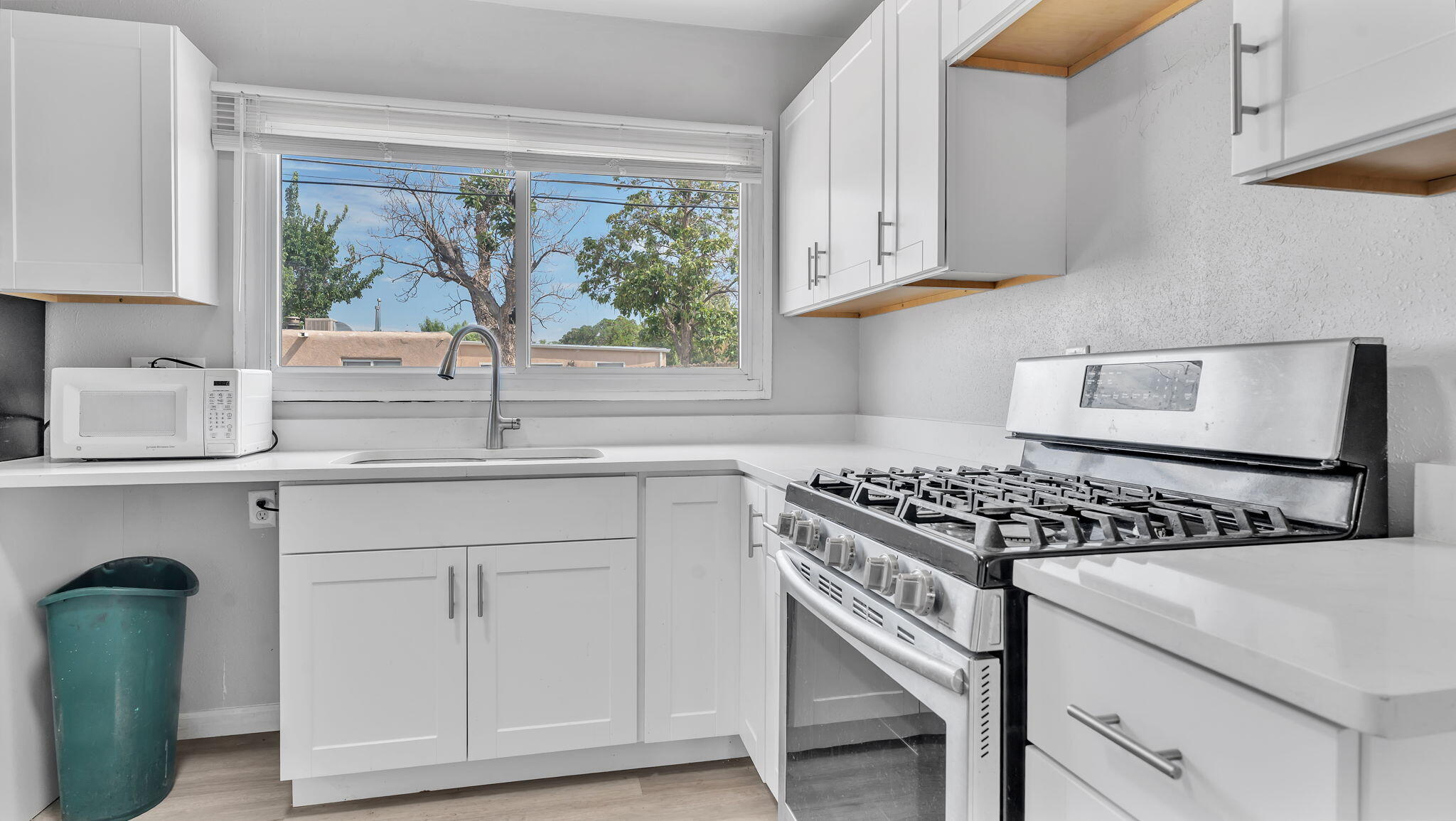 10005 LOS ARBOLES Avenue NE