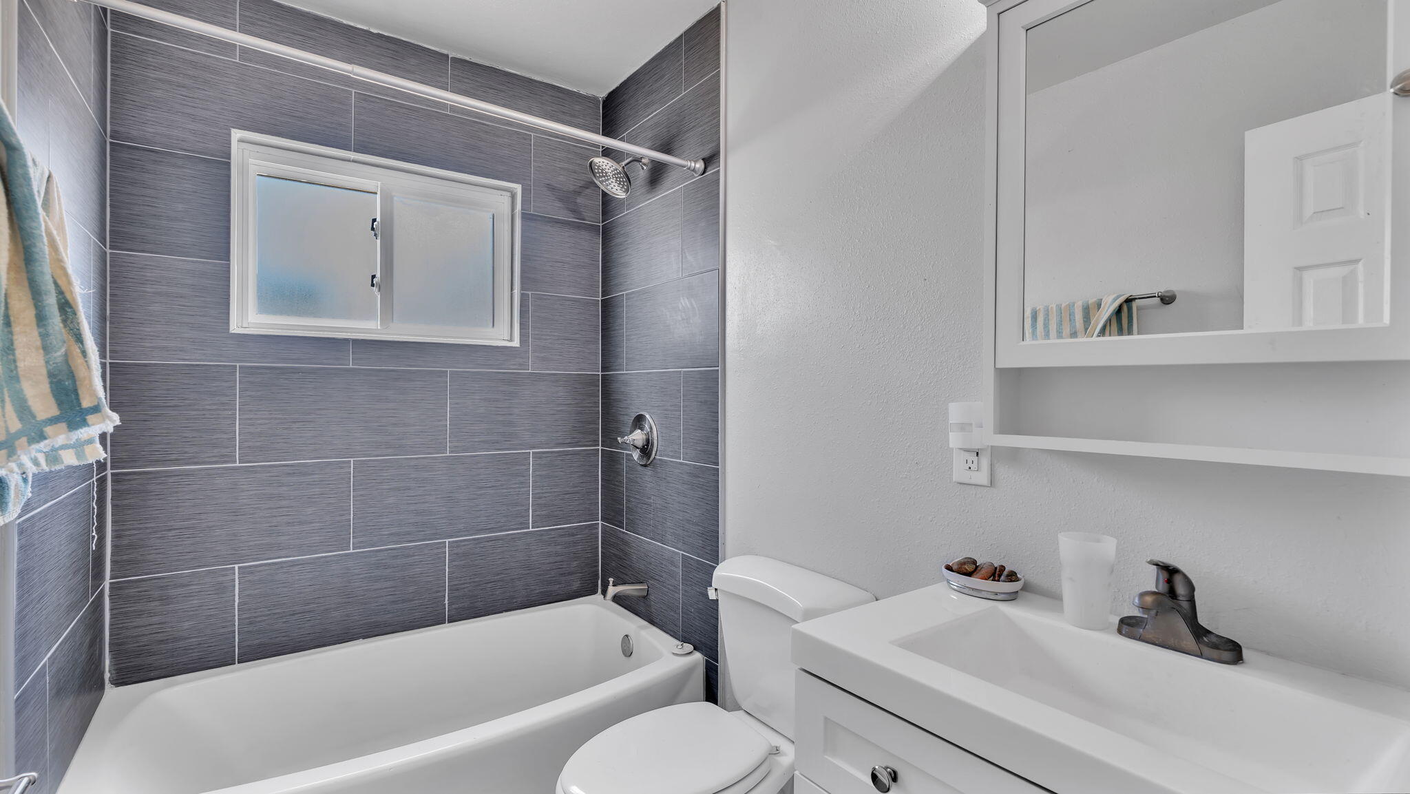 10005 LOS ARBOLES Avenue NE