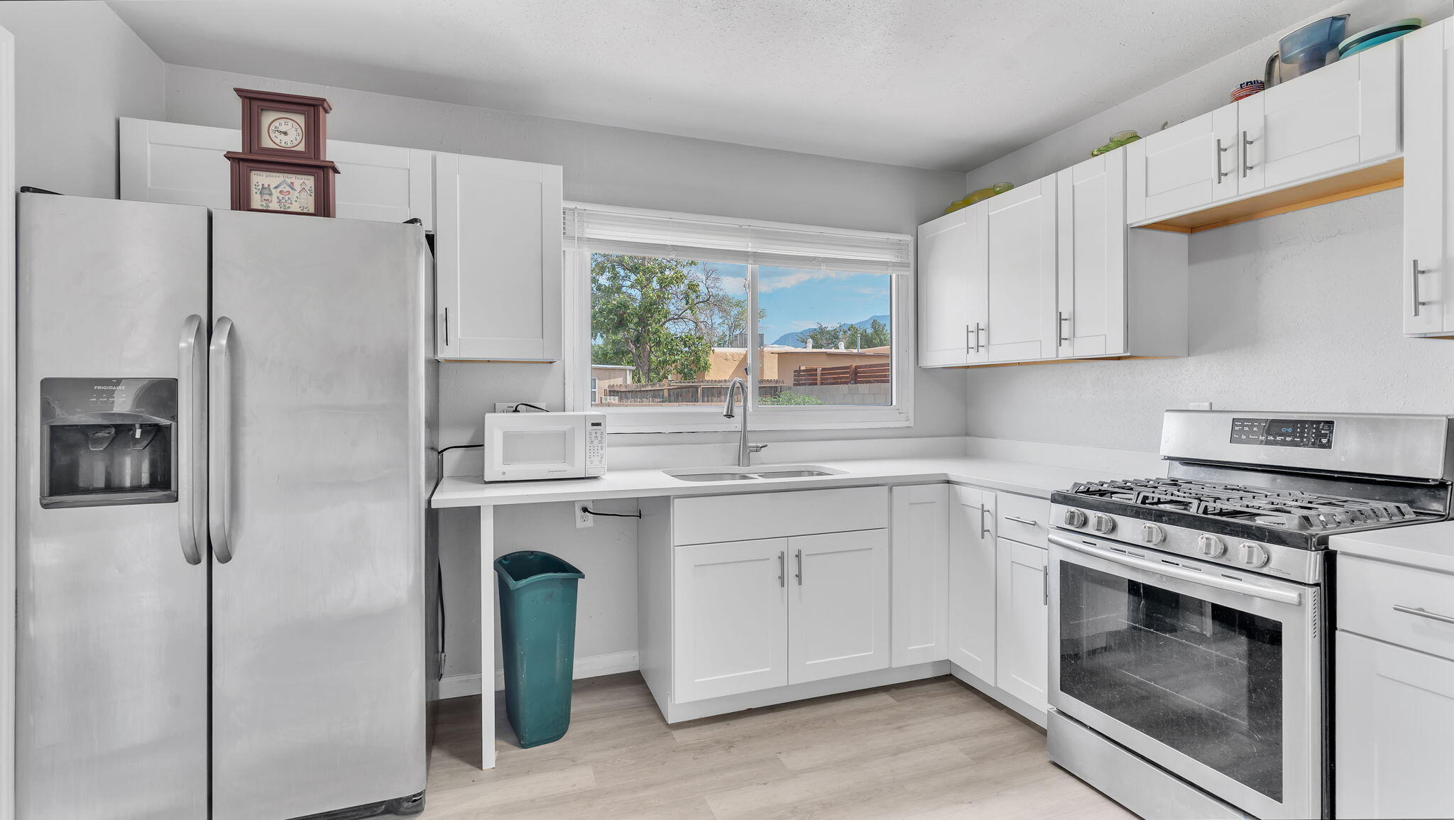 10005 LOS ARBOLES Avenue NE