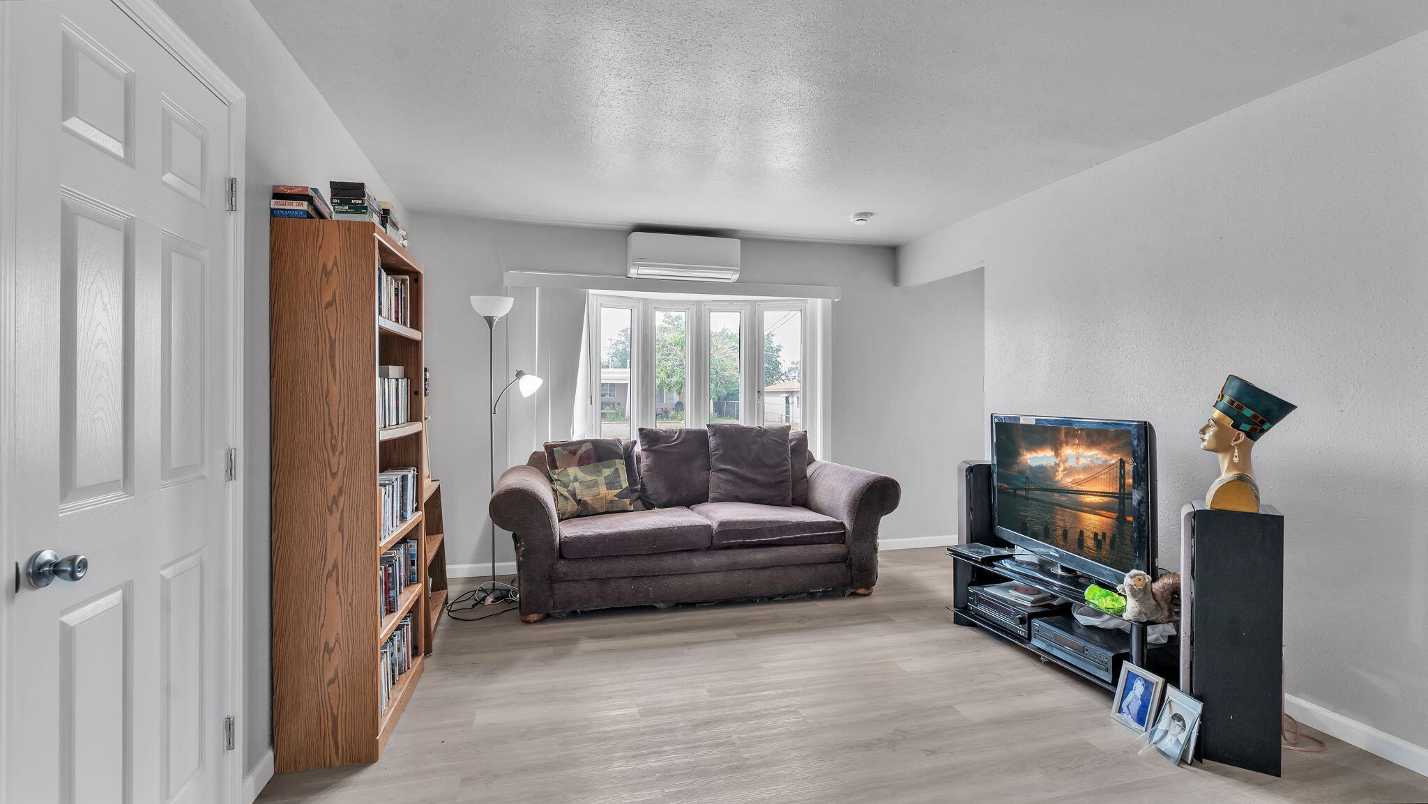 10005 LOS ARBOLES Avenue NE