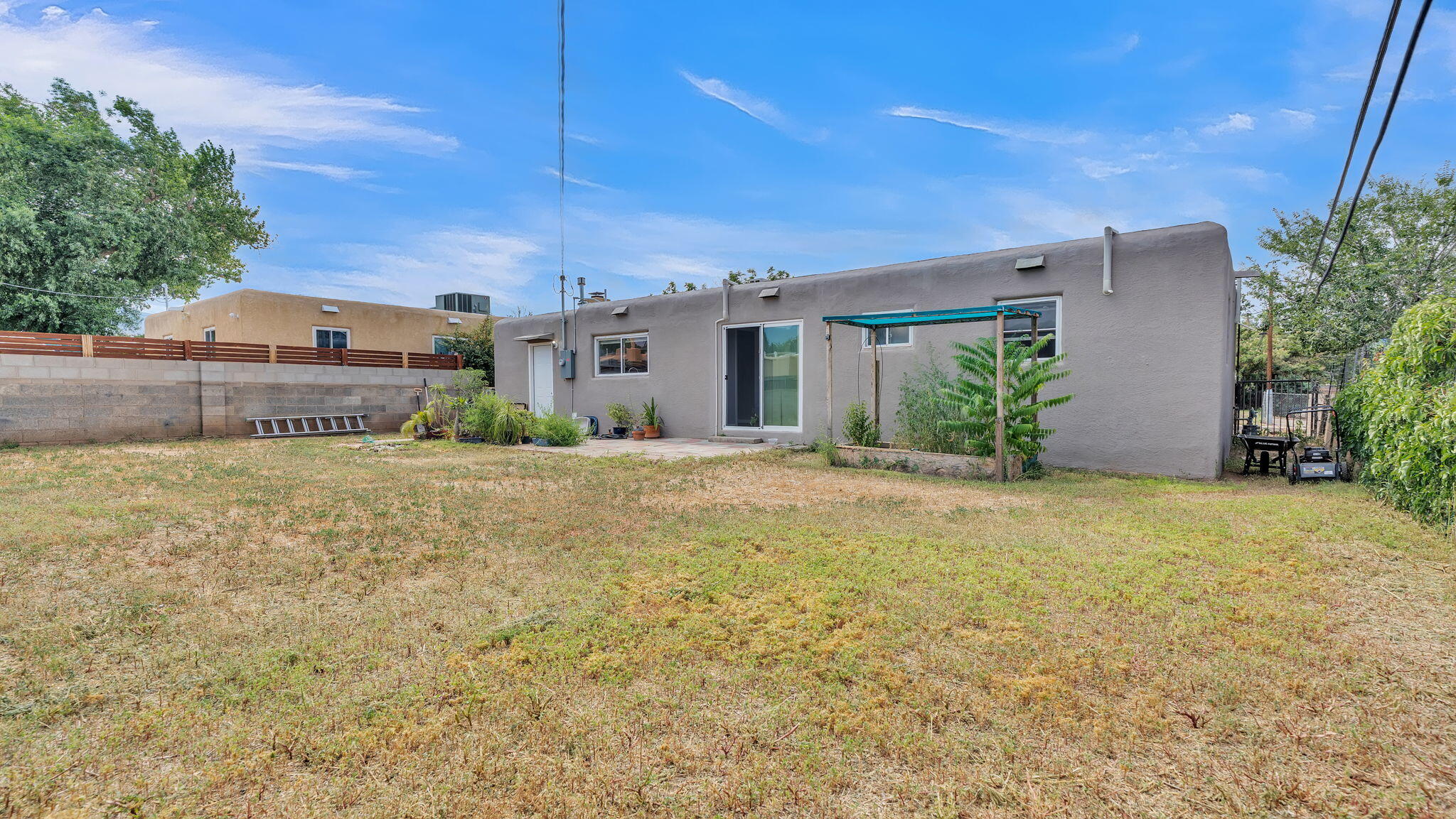 10005 LOS ARBOLES Avenue NE