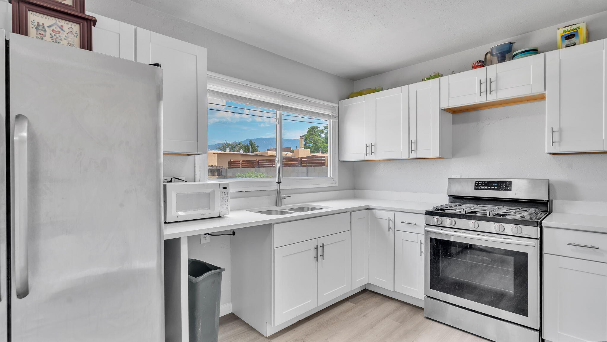 10005 LOS ARBOLES Avenue NE