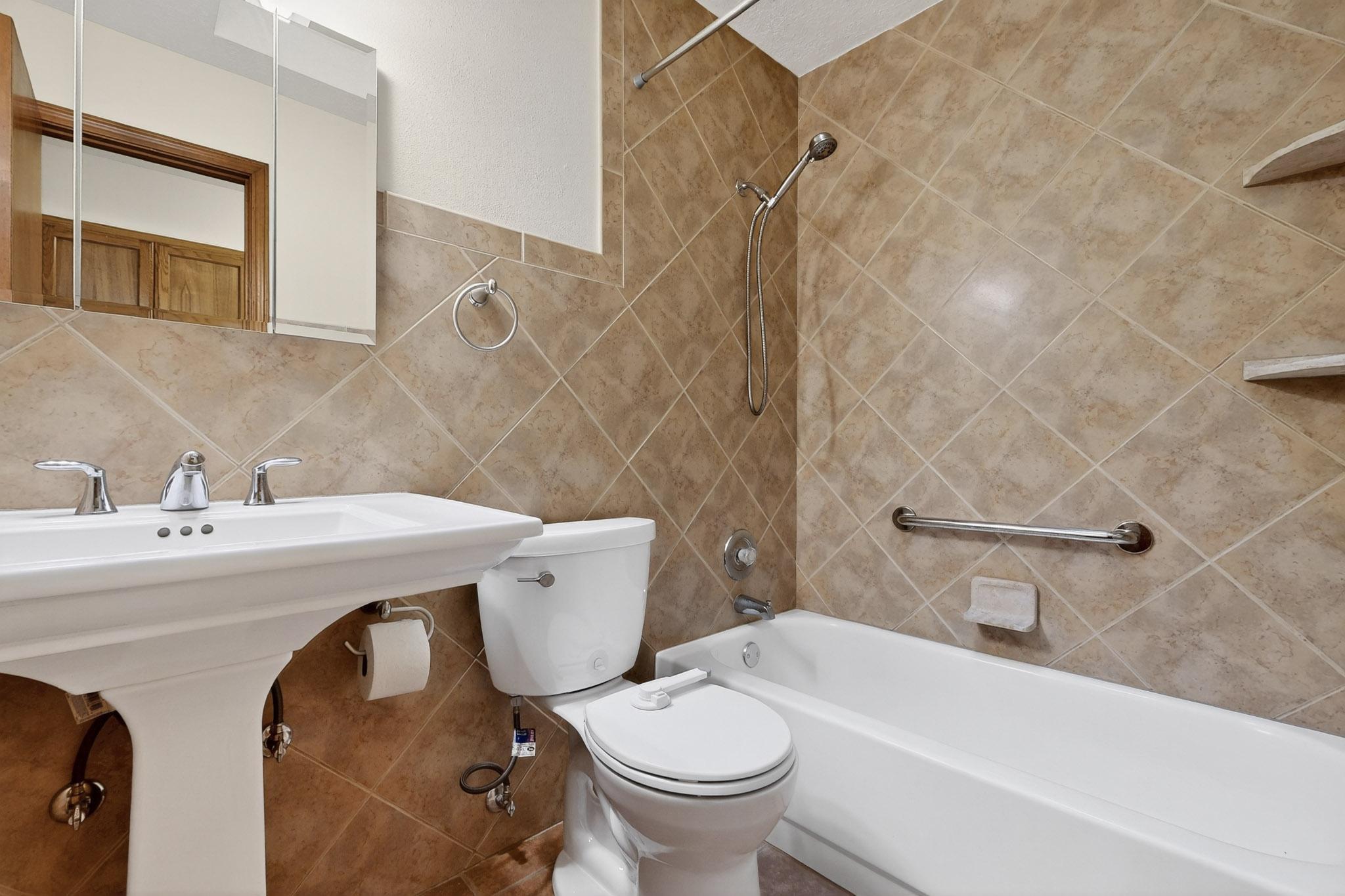 7432 PRIMROSE Drive NW