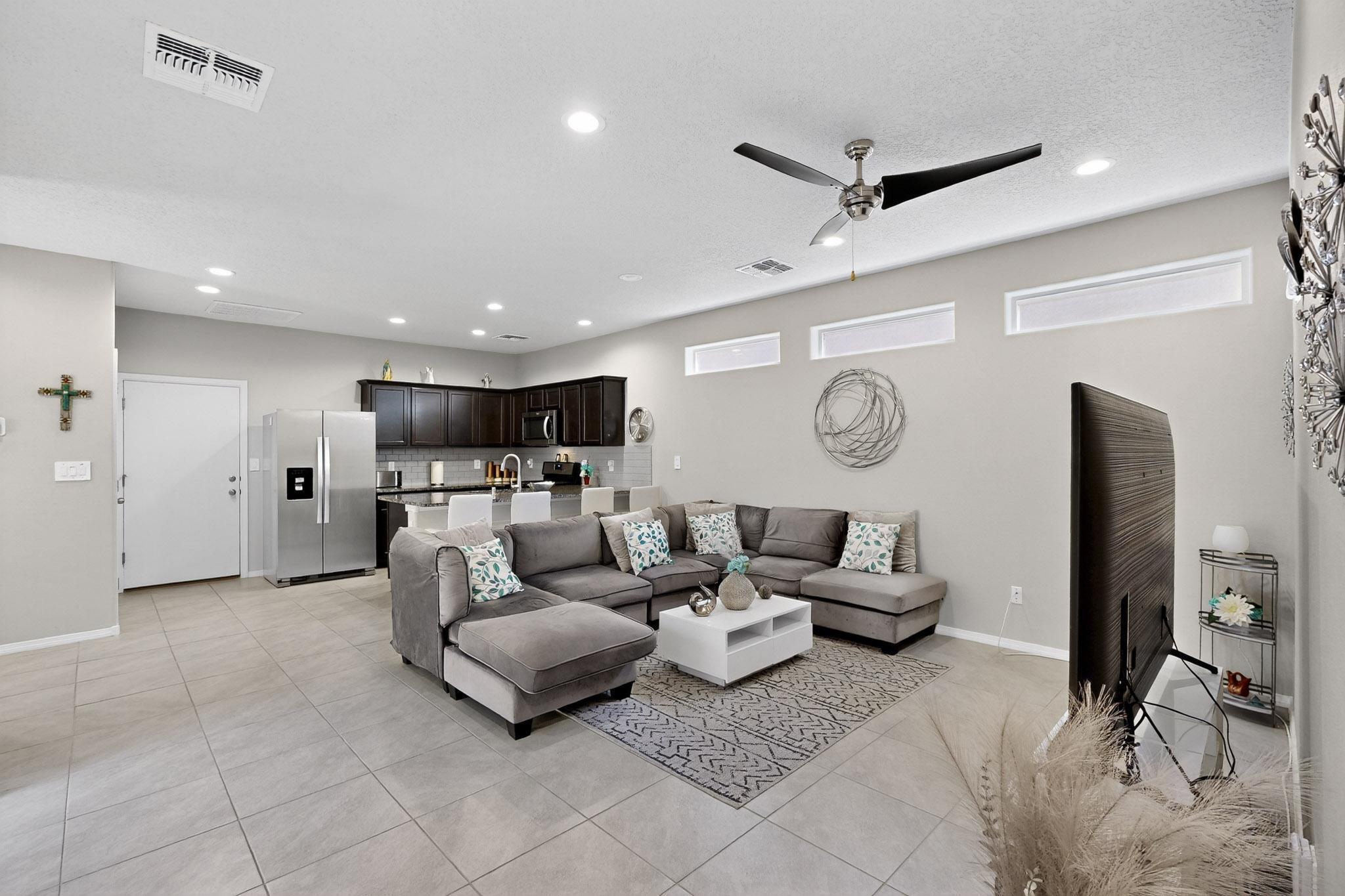 1641 TIERRA VERDE Loop