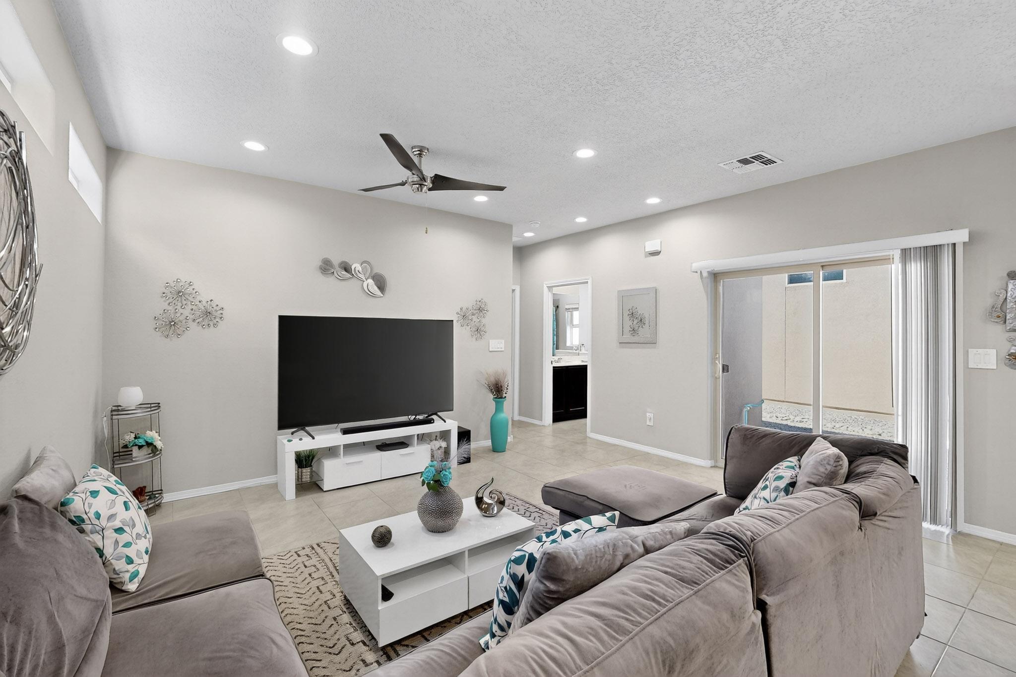 1641 TIERRA VERDE Loop