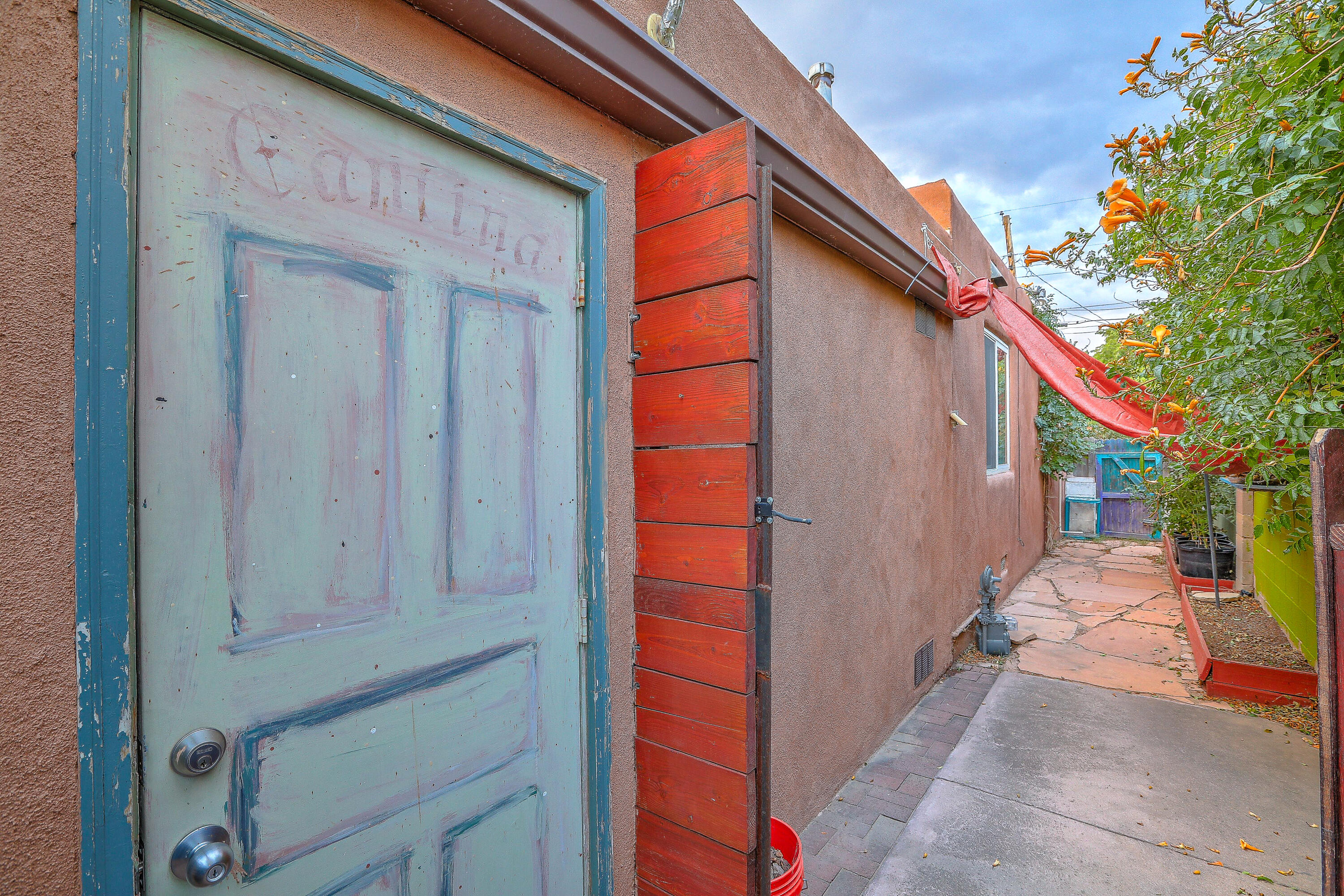 817 LAGUAYRA Drive NE