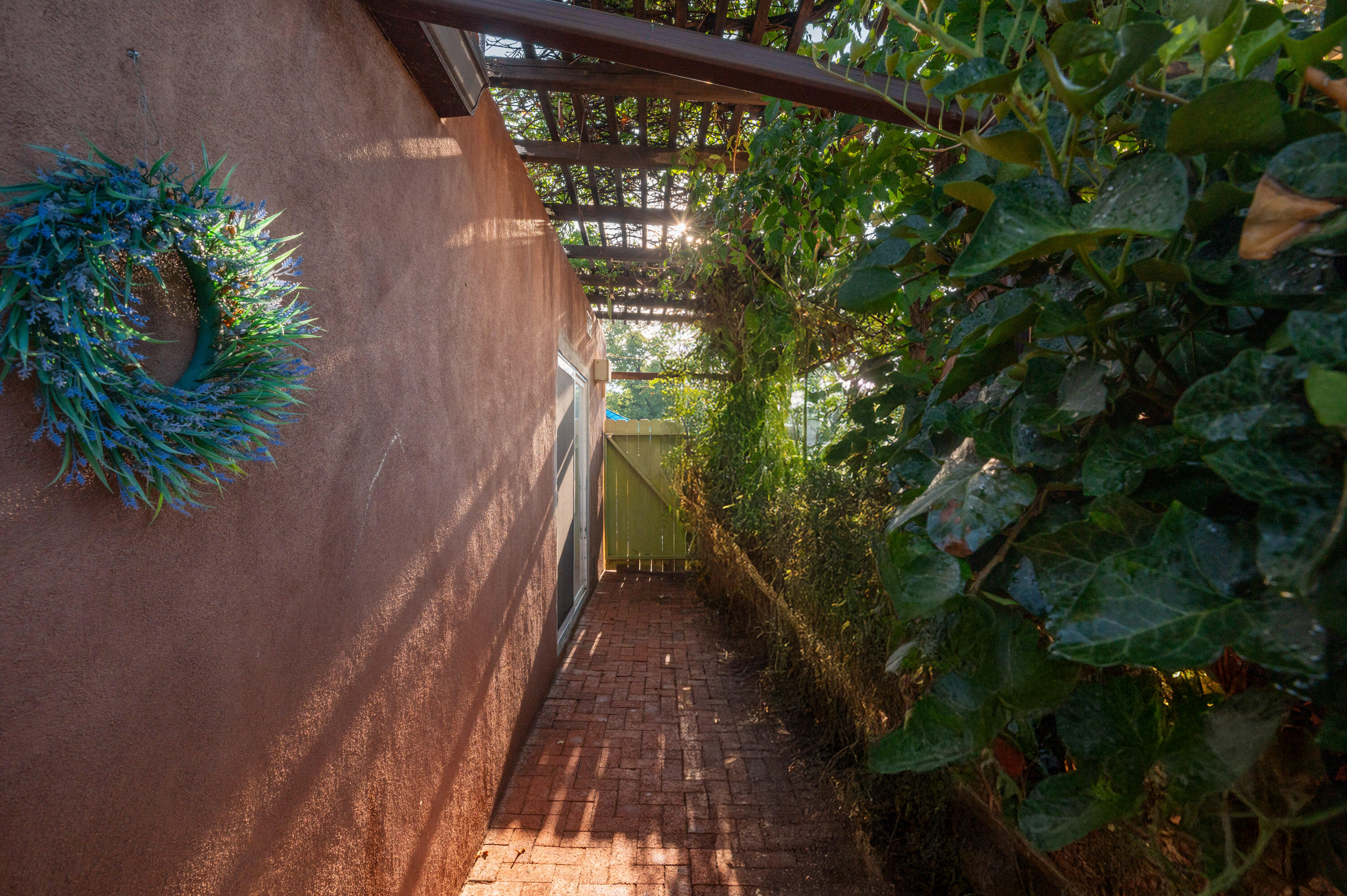 817 LAGUAYRA Drive NE