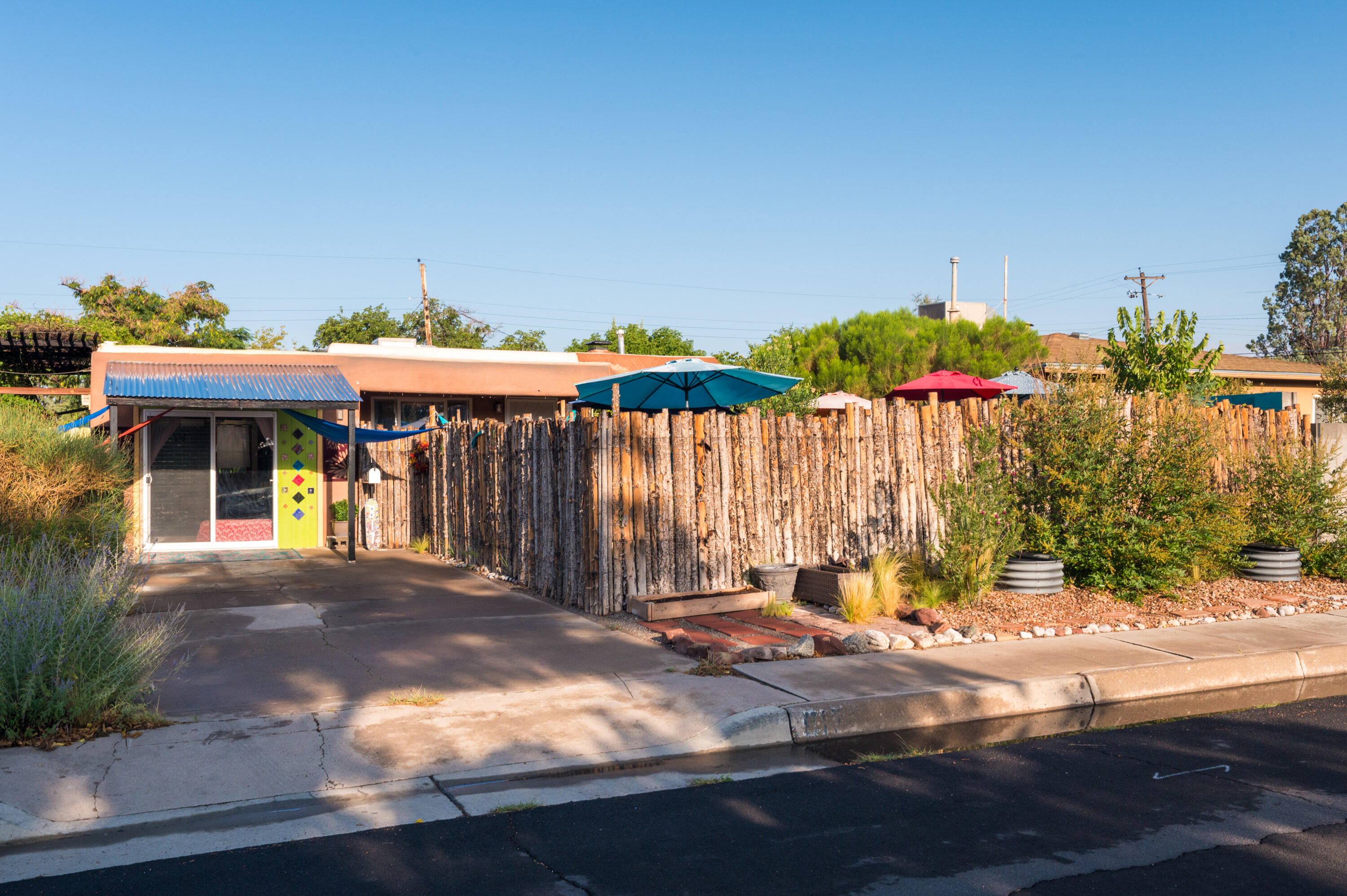 817 LAGUAYRA Drive NE