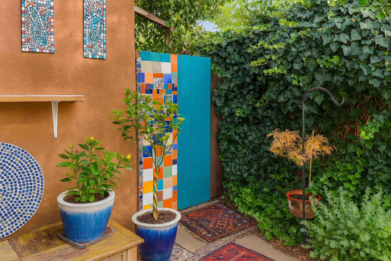 817 LAGUAYRA Drive NE