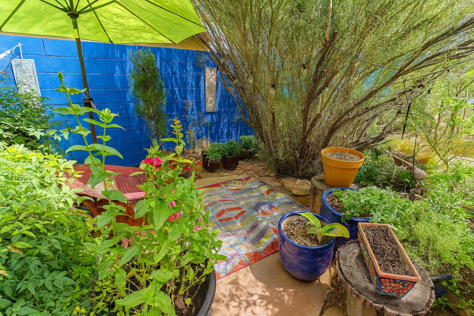 817 LAGUAYRA Drive NE