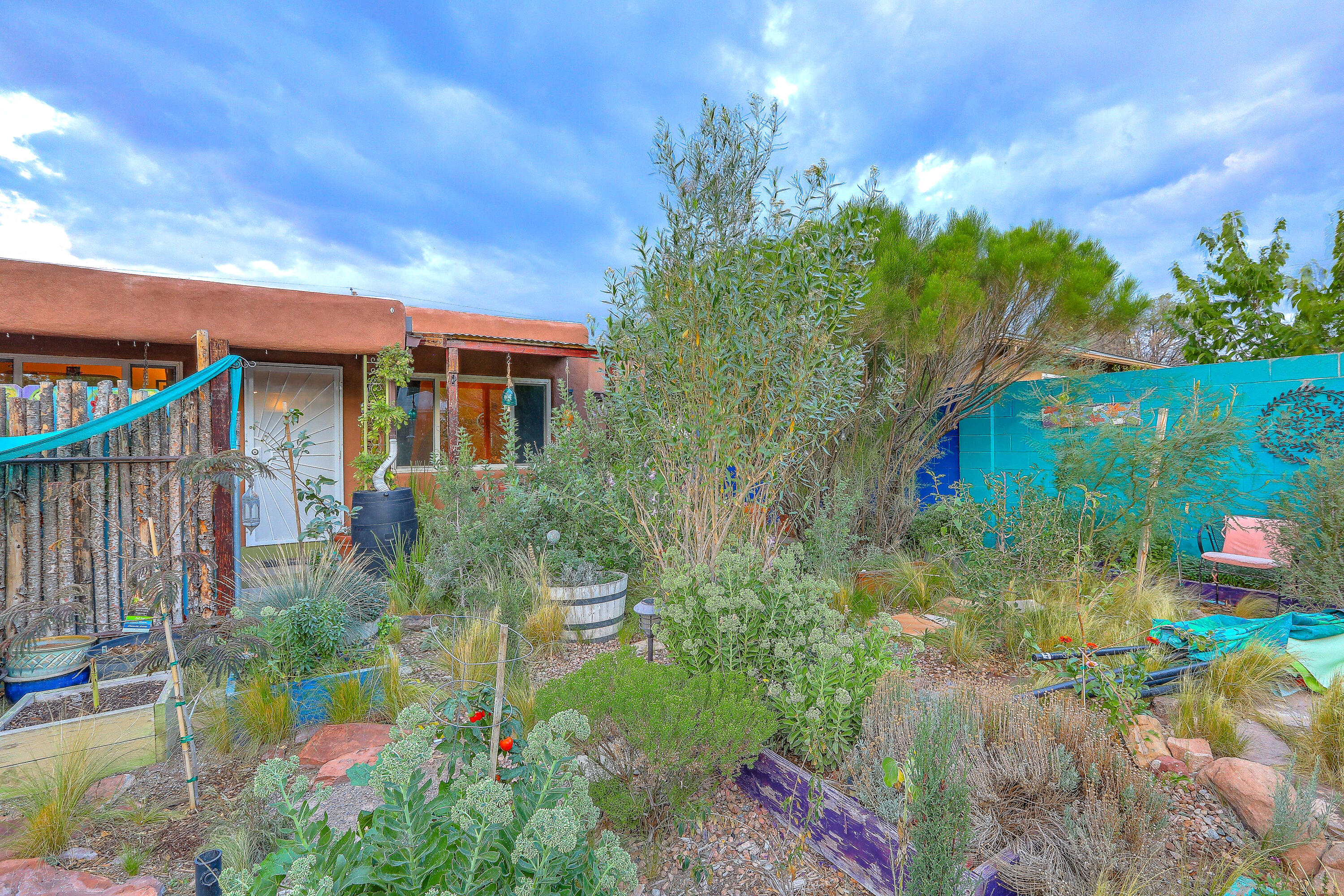 817 LAGUAYRA Drive NE