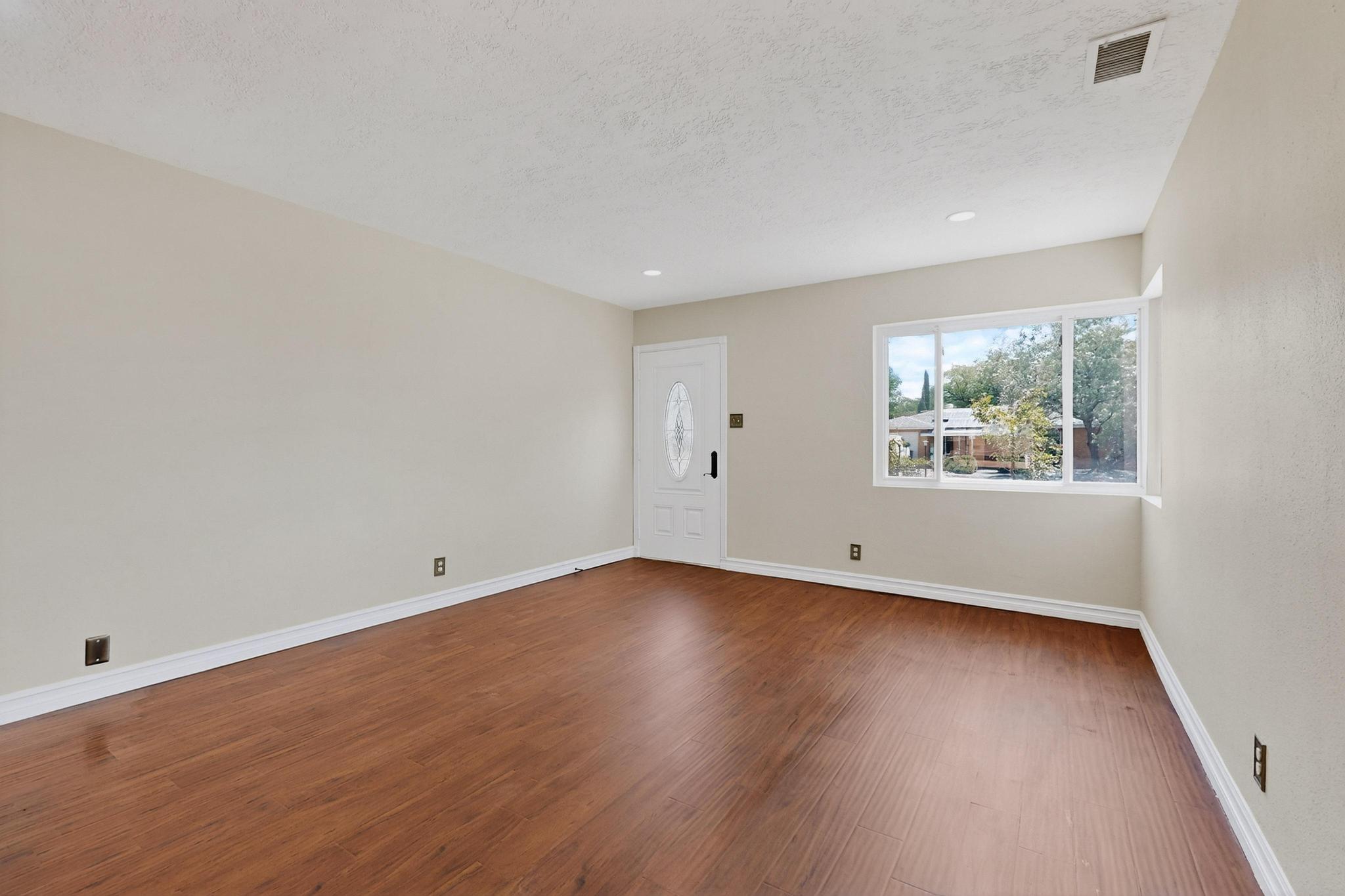 2027 VERMONT Street NE