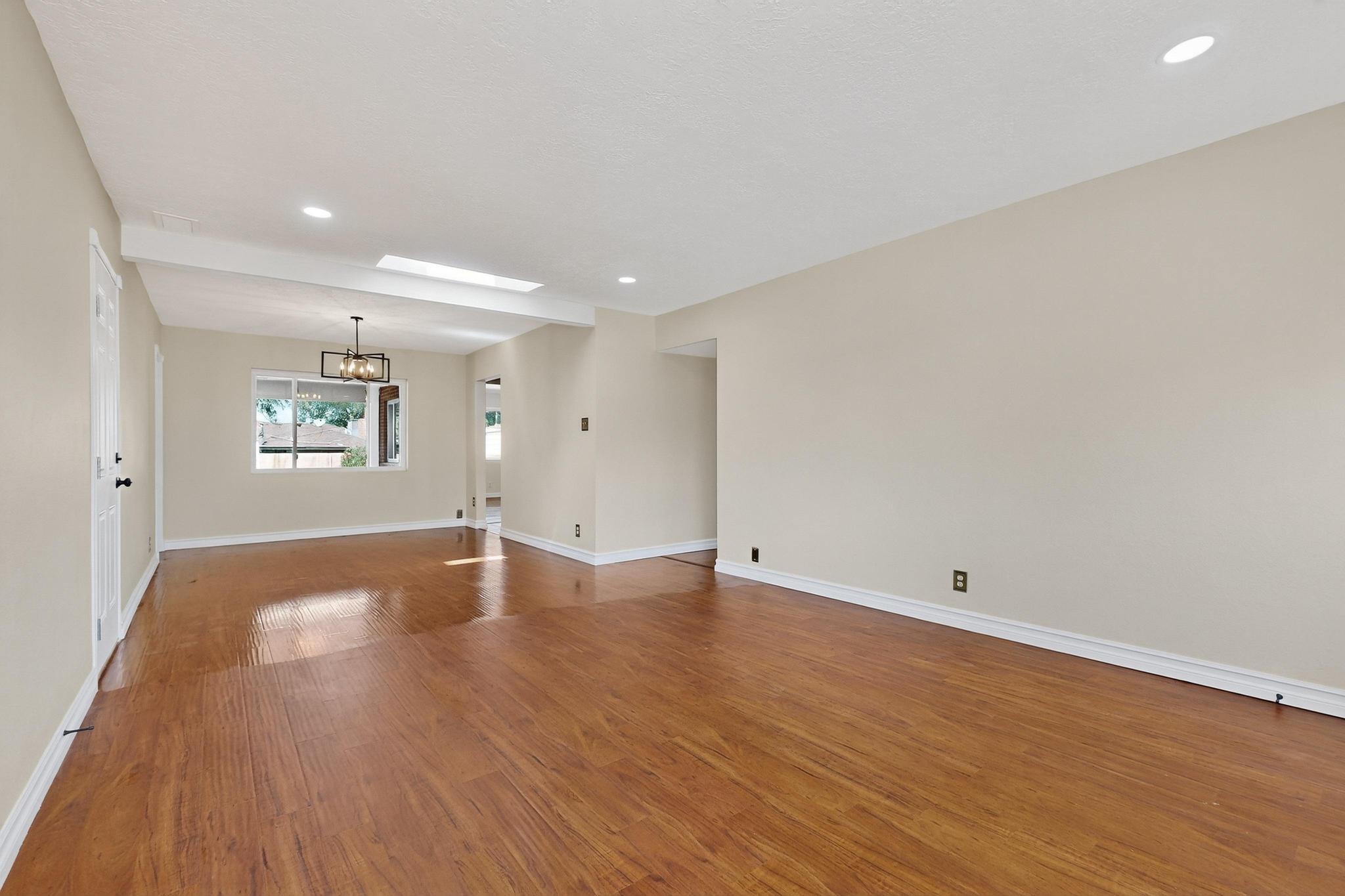 2027 VERMONT Street NE