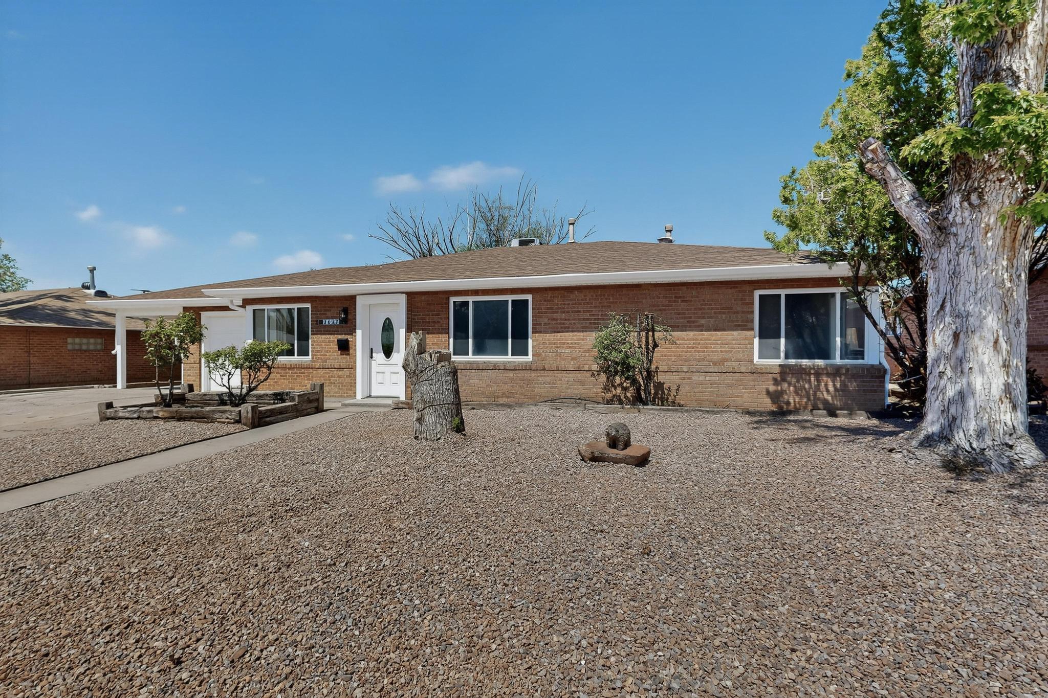 2027 VERMONT Street NE