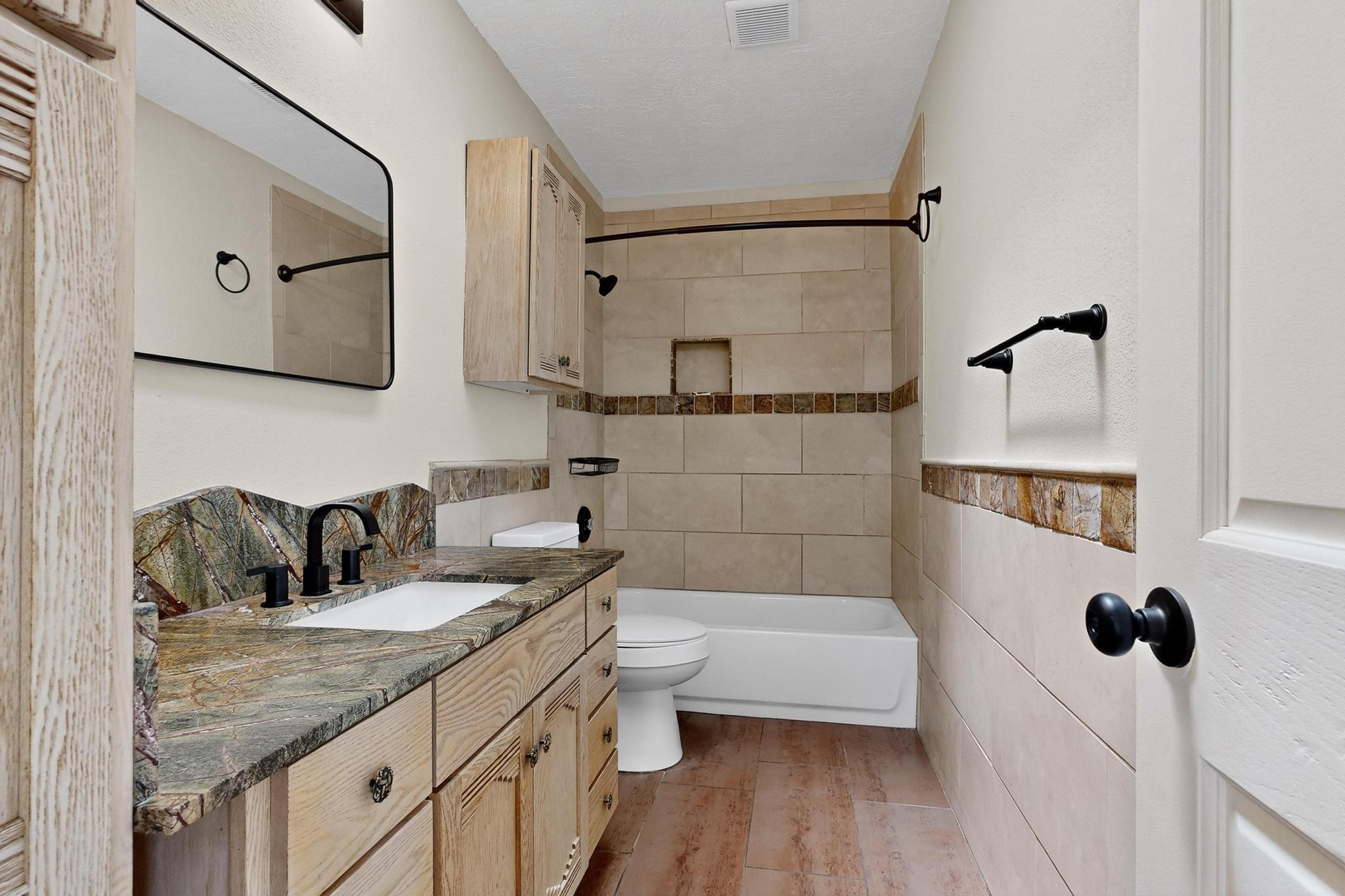 2027 VERMONT Street NE