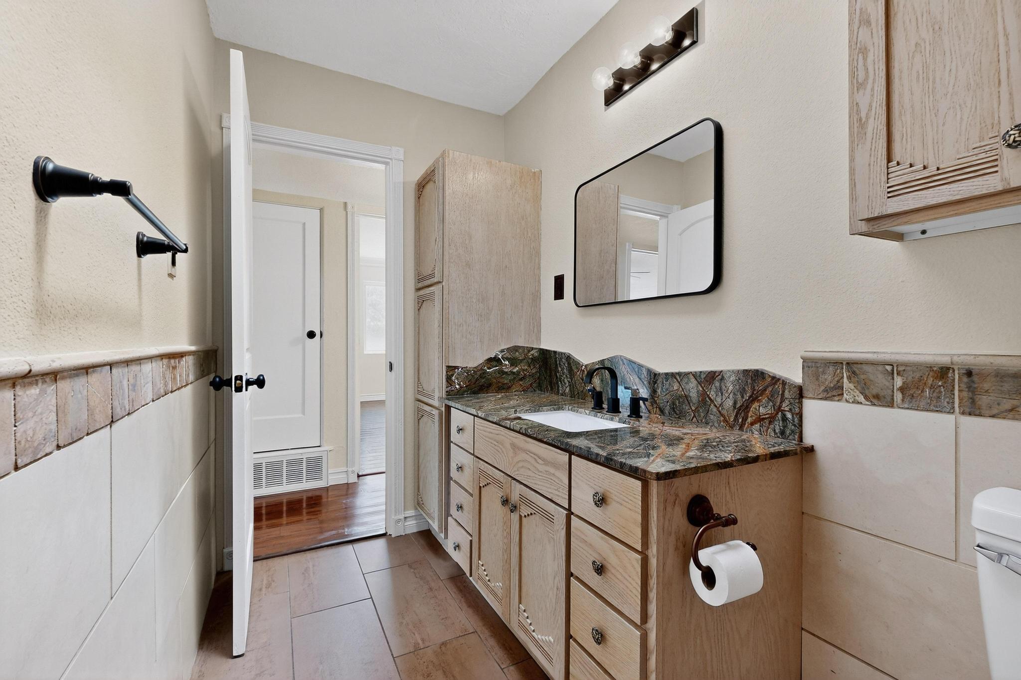 2027 VERMONT Street NE