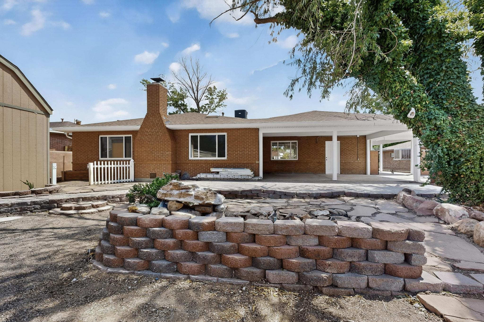 2027 VERMONT Street NE