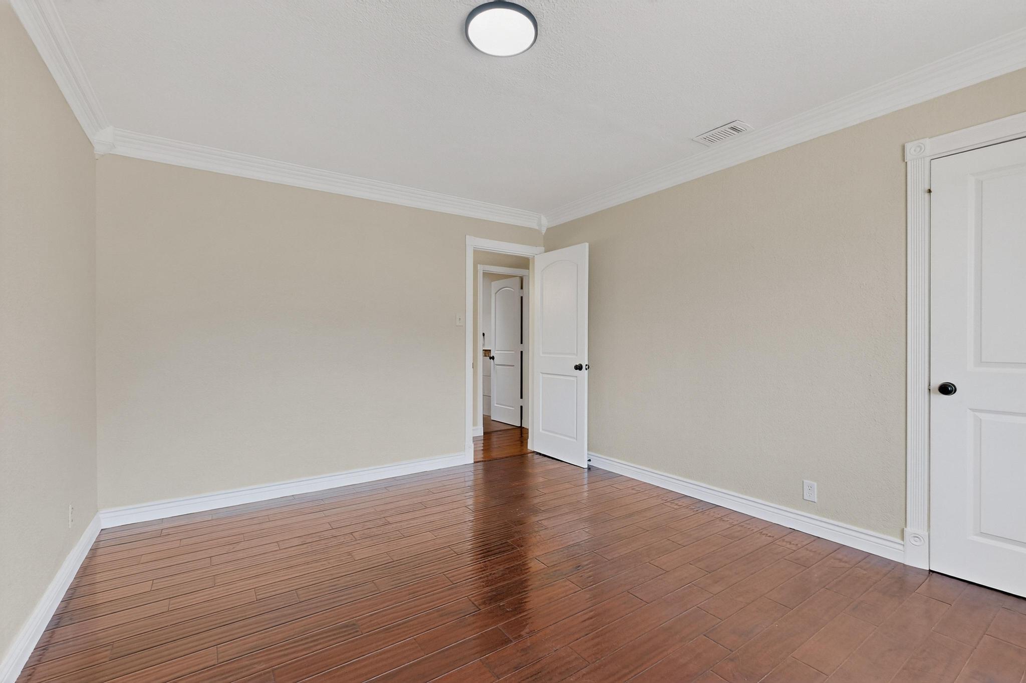 2027 VERMONT Street NE