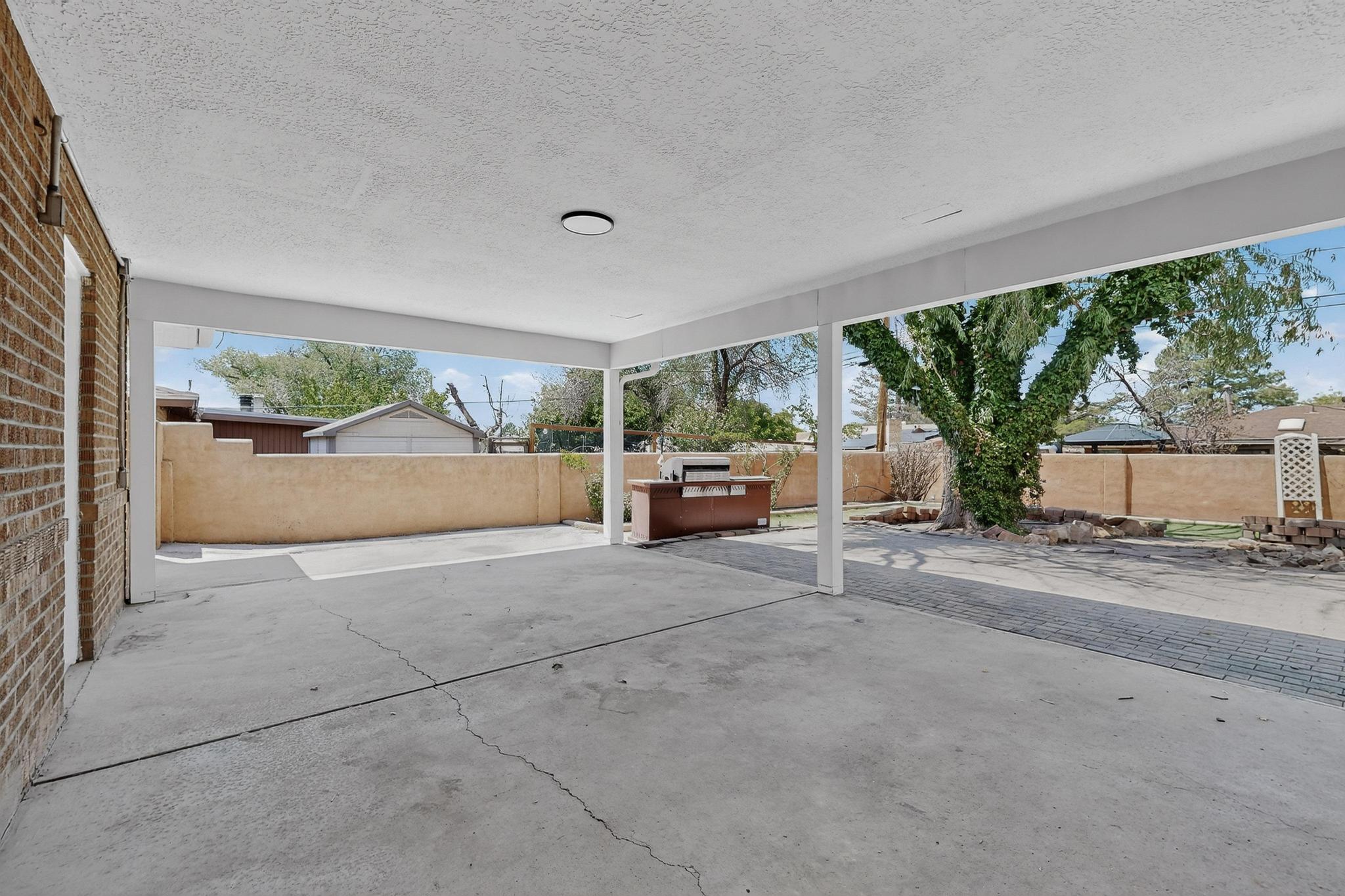 2027 VERMONT Street NE