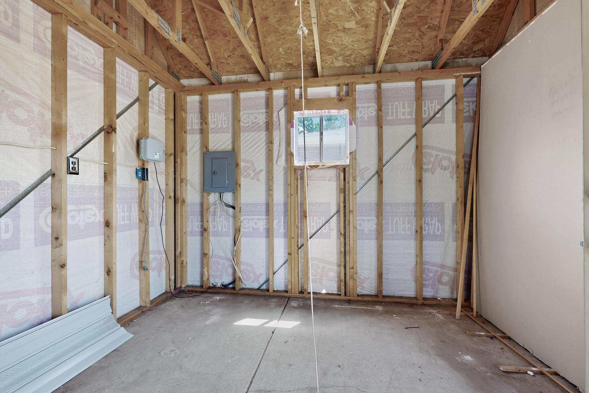 2027 VERMONT Street NE