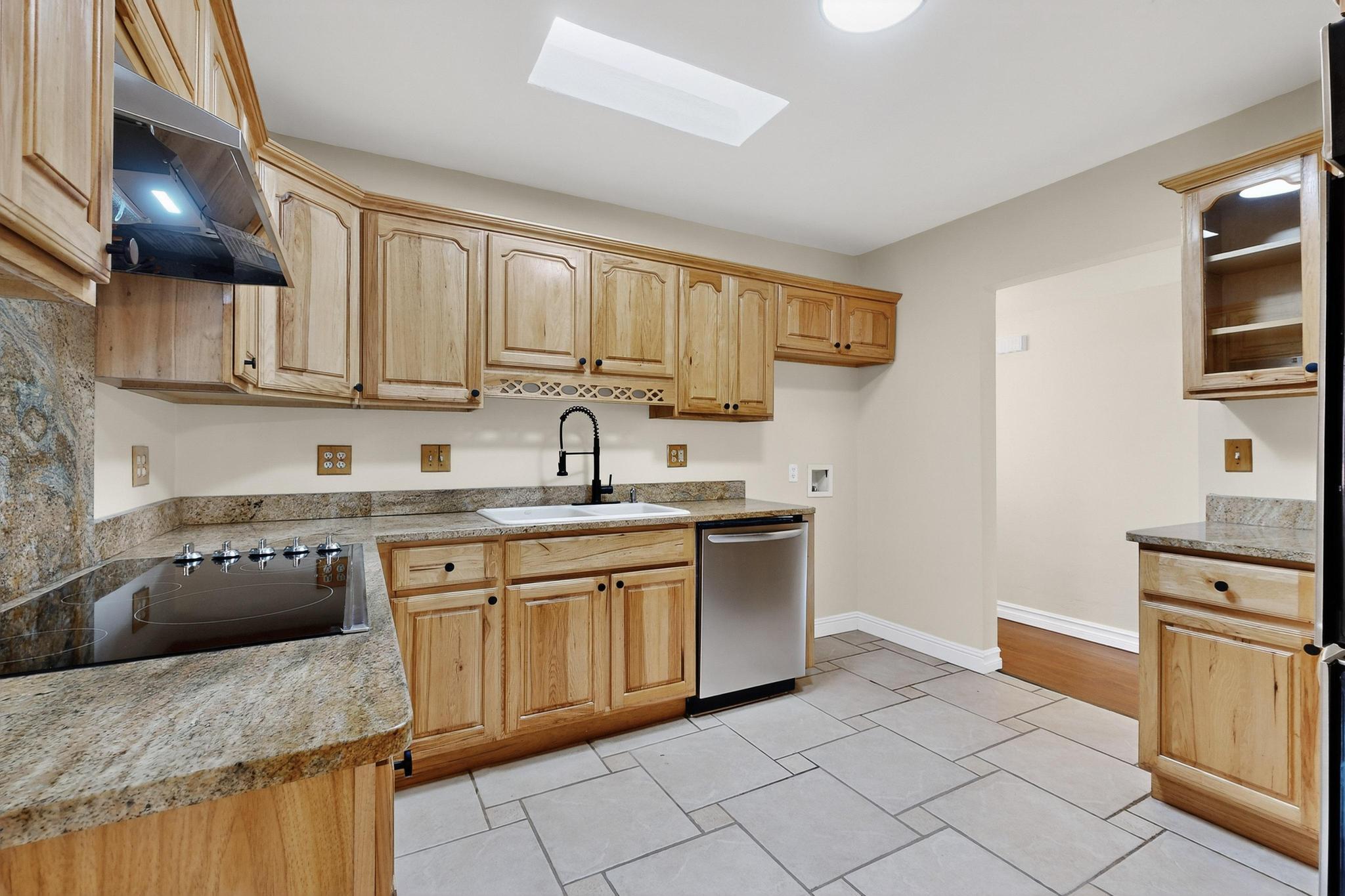 2027 VERMONT Street NE