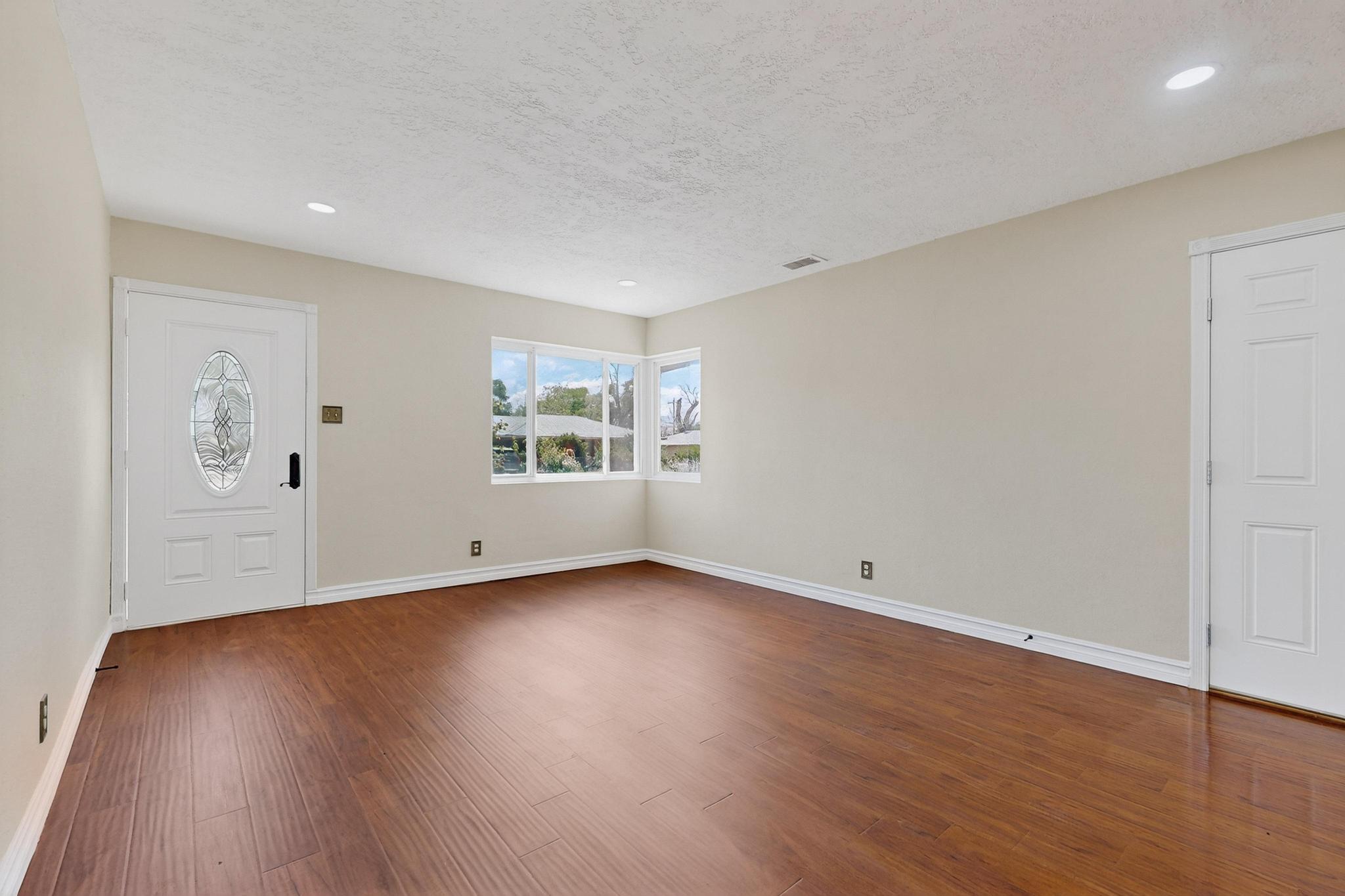 2027 VERMONT Street NE