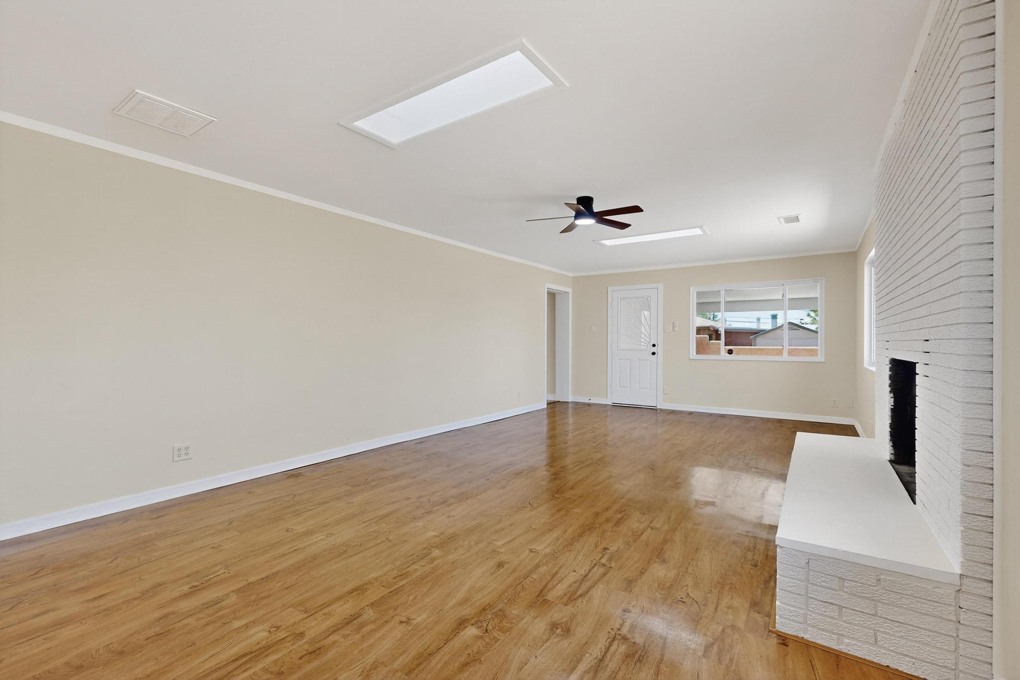 2027 VERMONT Street NE