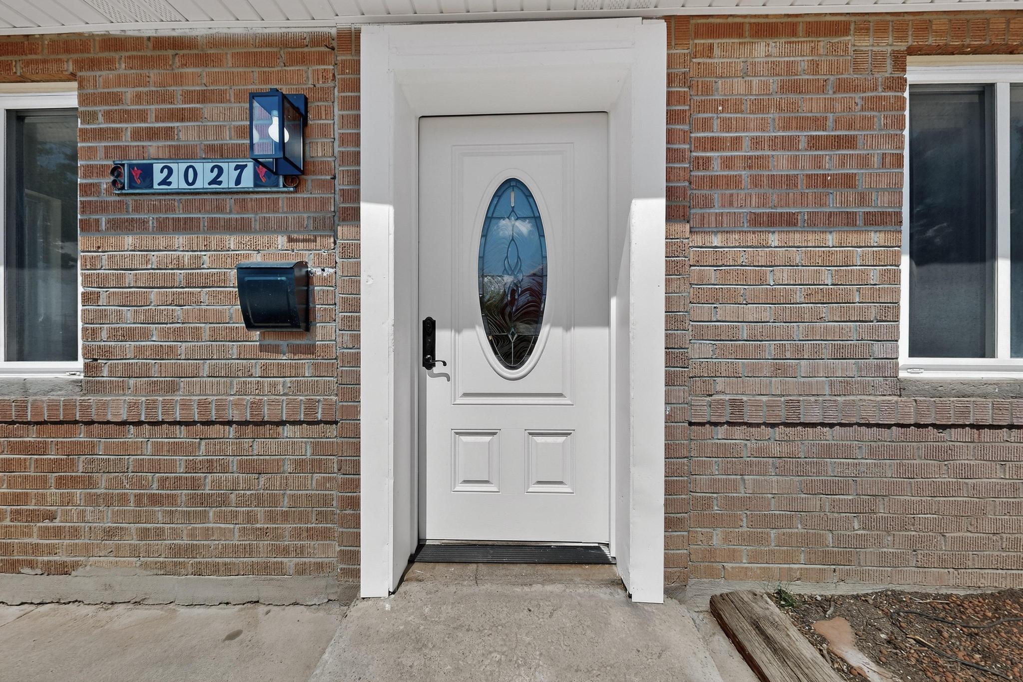 2027 VERMONT Street NE