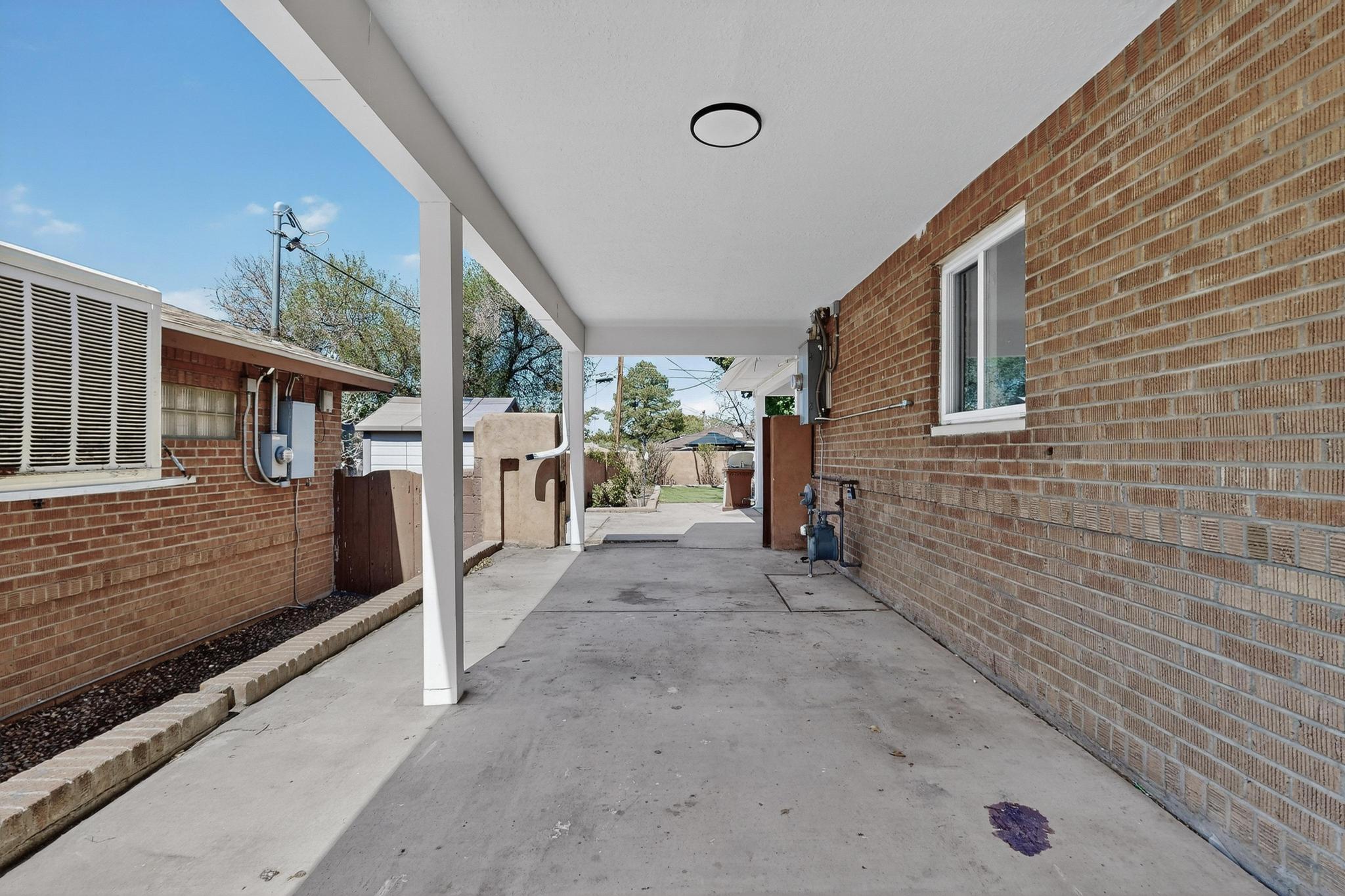 2027 VERMONT Street NE