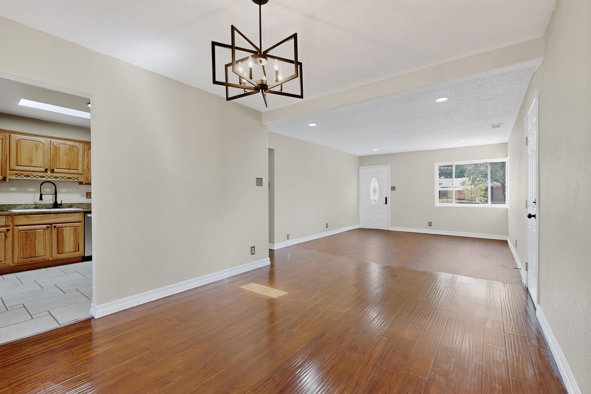 2027 VERMONT Street NE