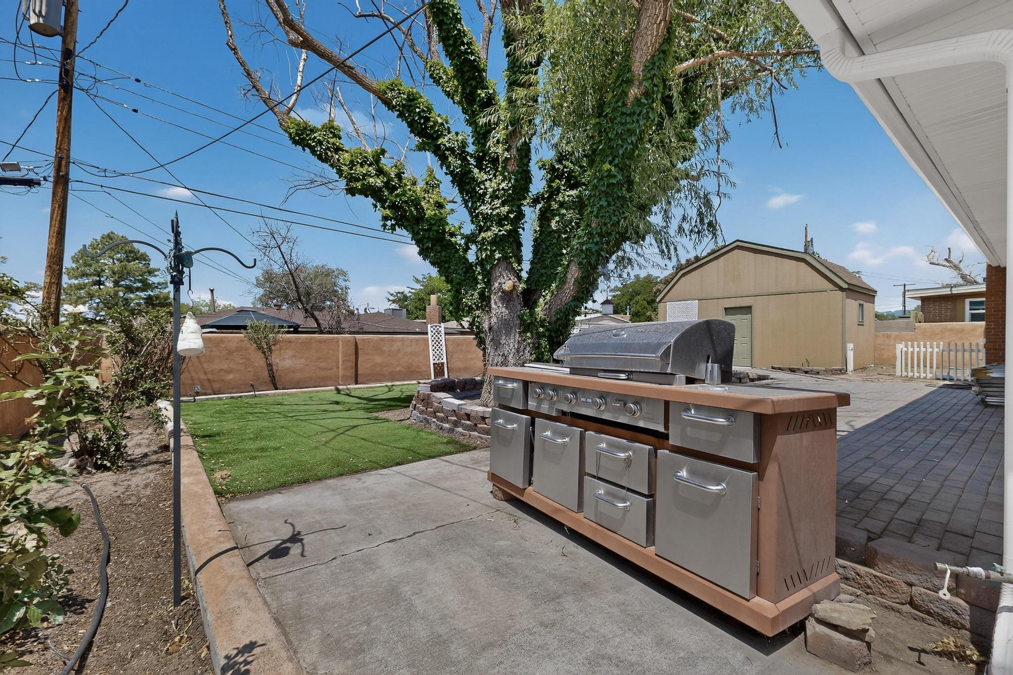 2027 VERMONT Street NE