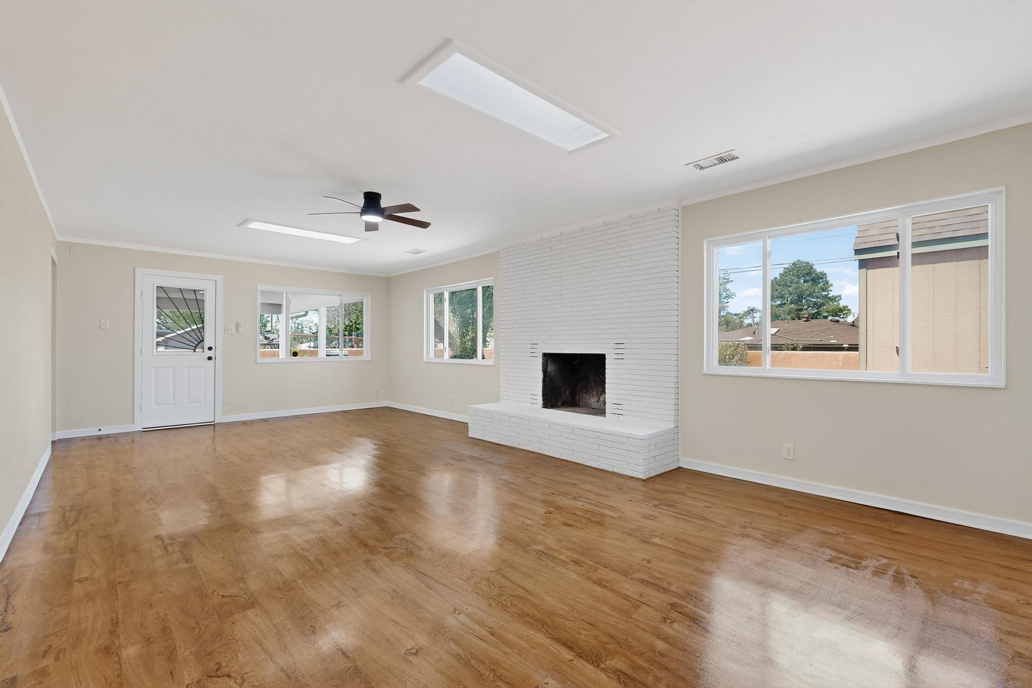 2027 VERMONT Street NE