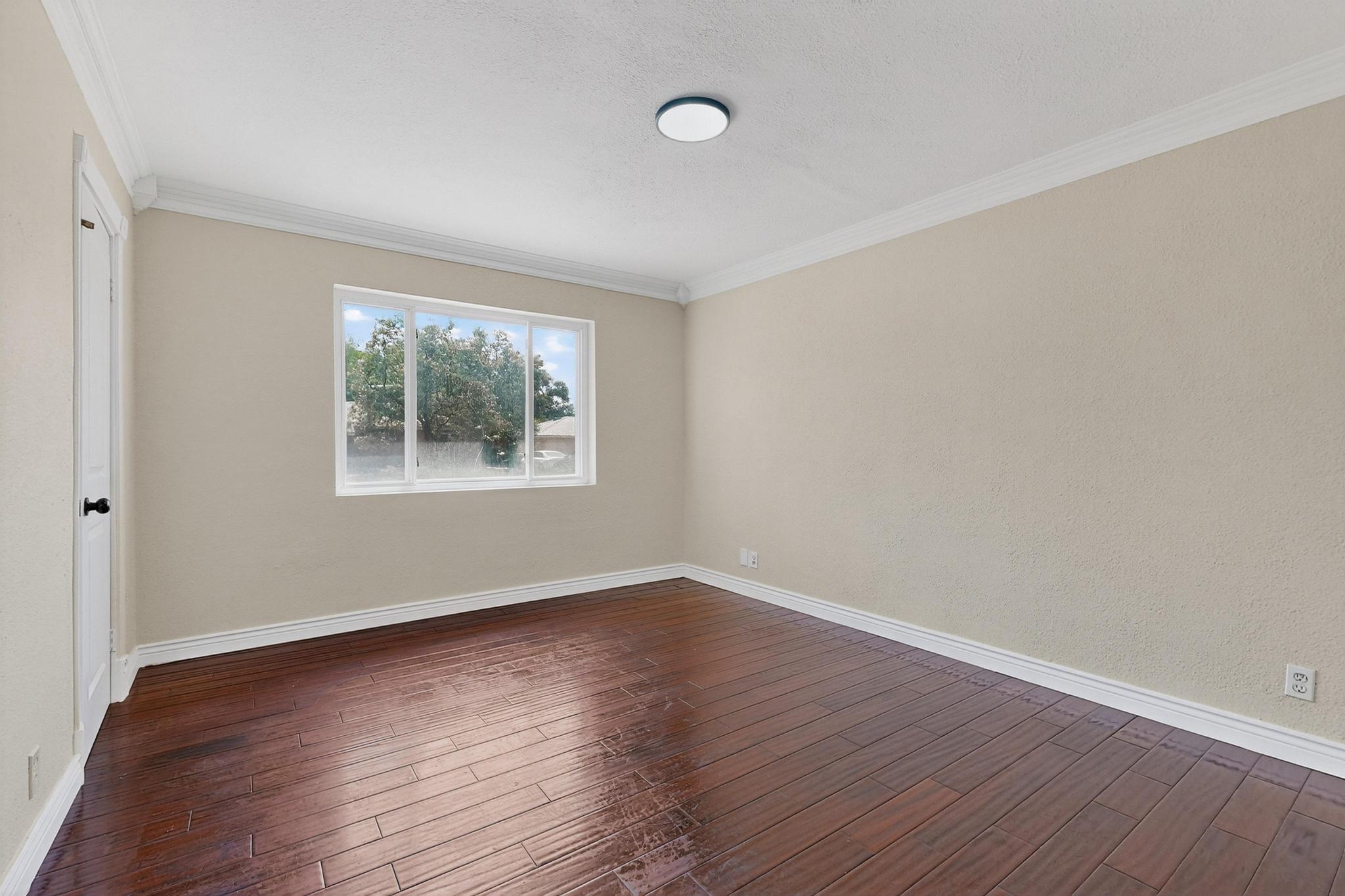 2027 VERMONT Street NE