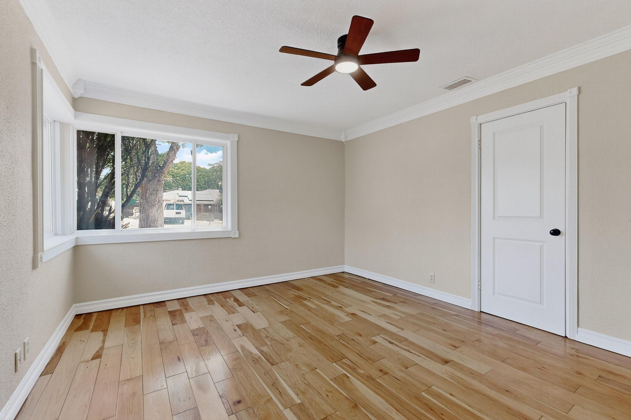 2027 VERMONT Street NE