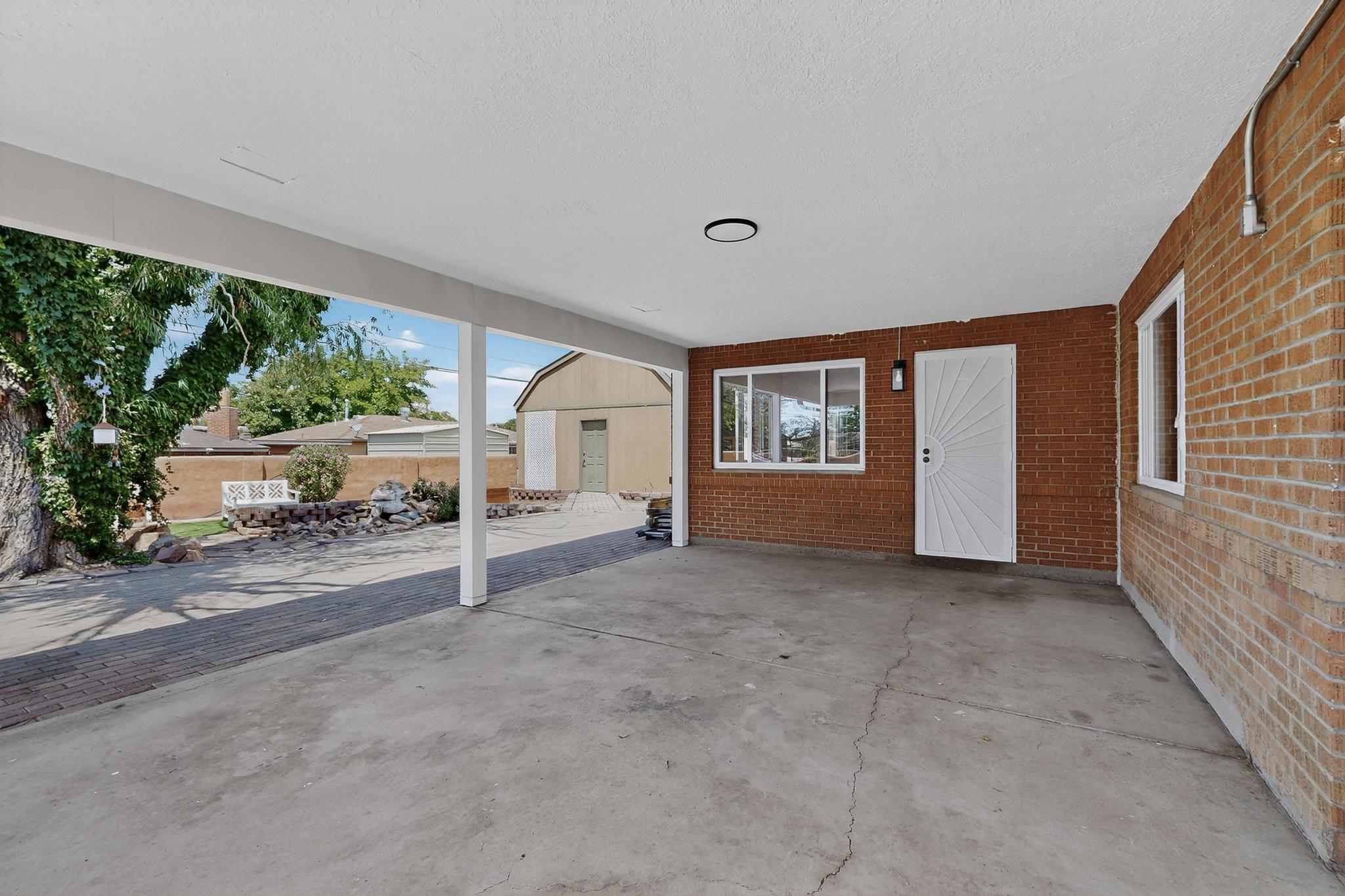 2027 VERMONT Street NE