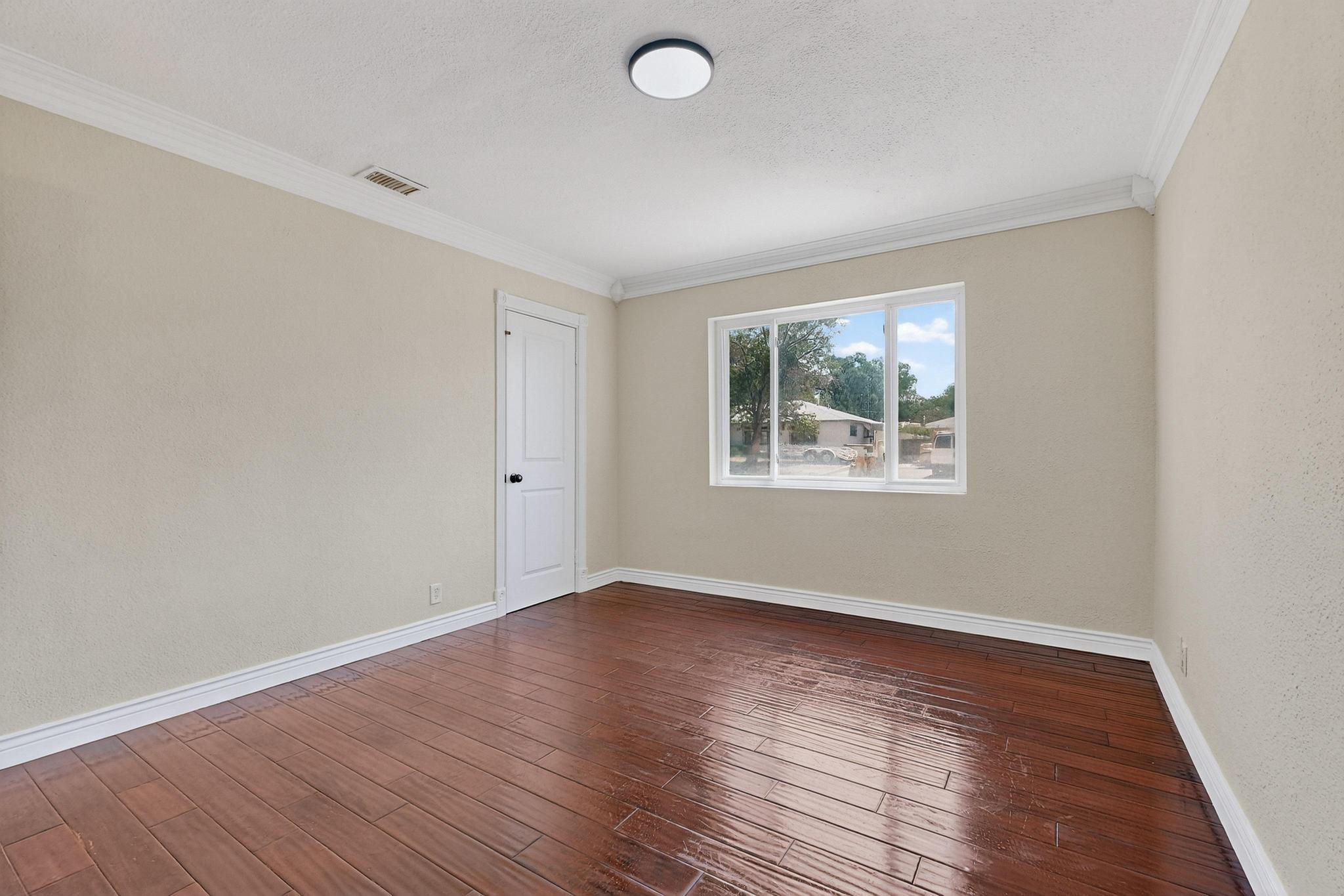 2027 VERMONT Street NE