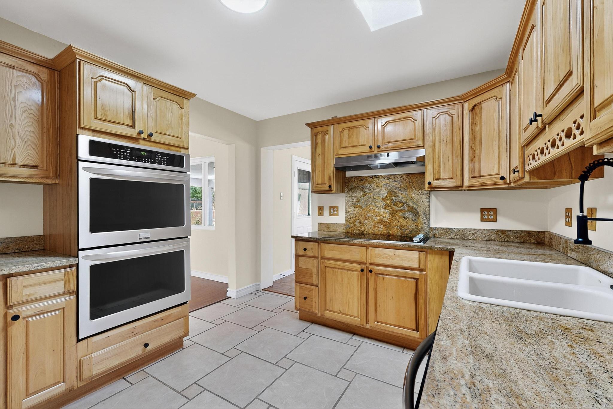 2027 VERMONT Street NE