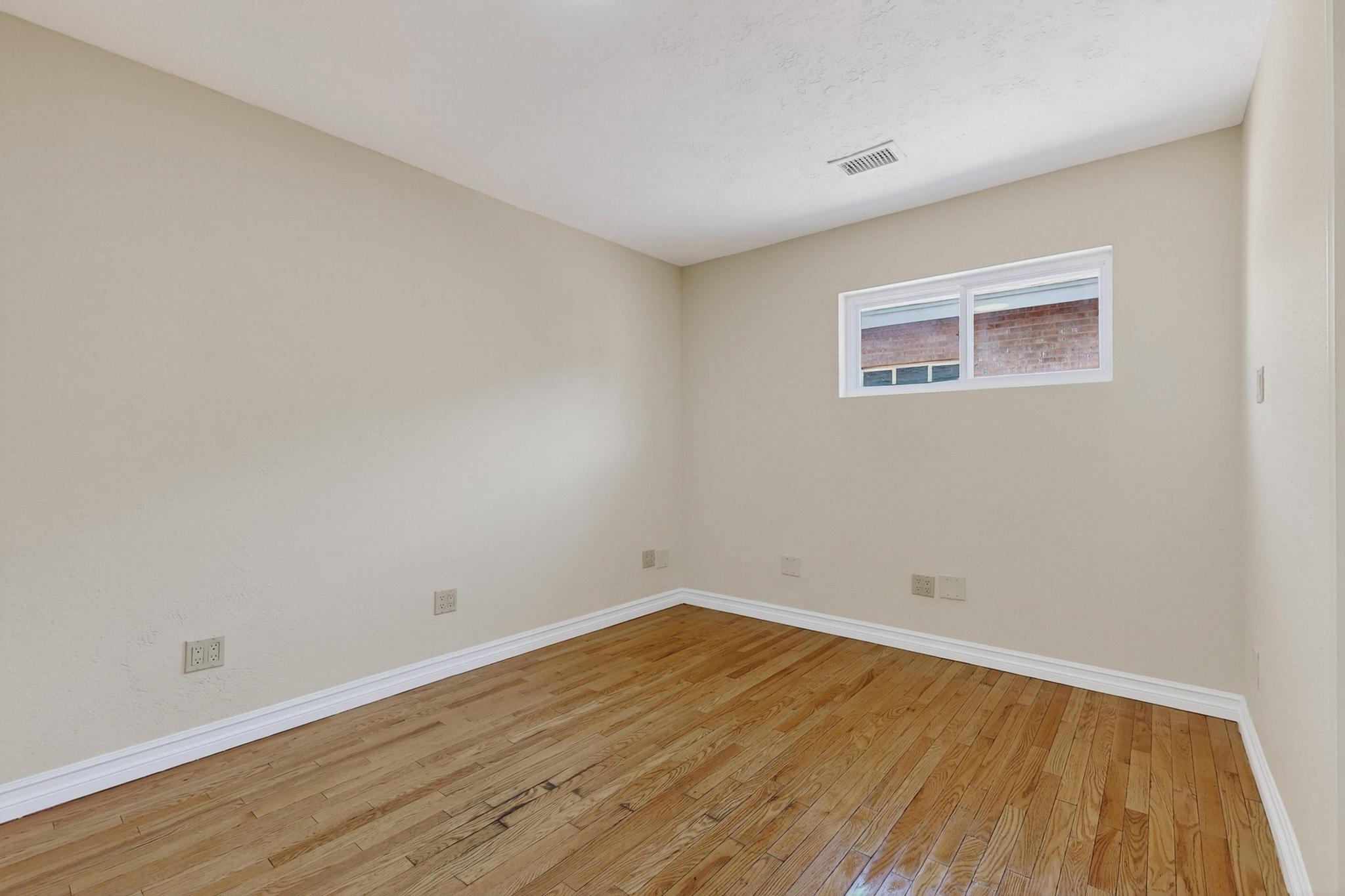 2027 VERMONT Street NE