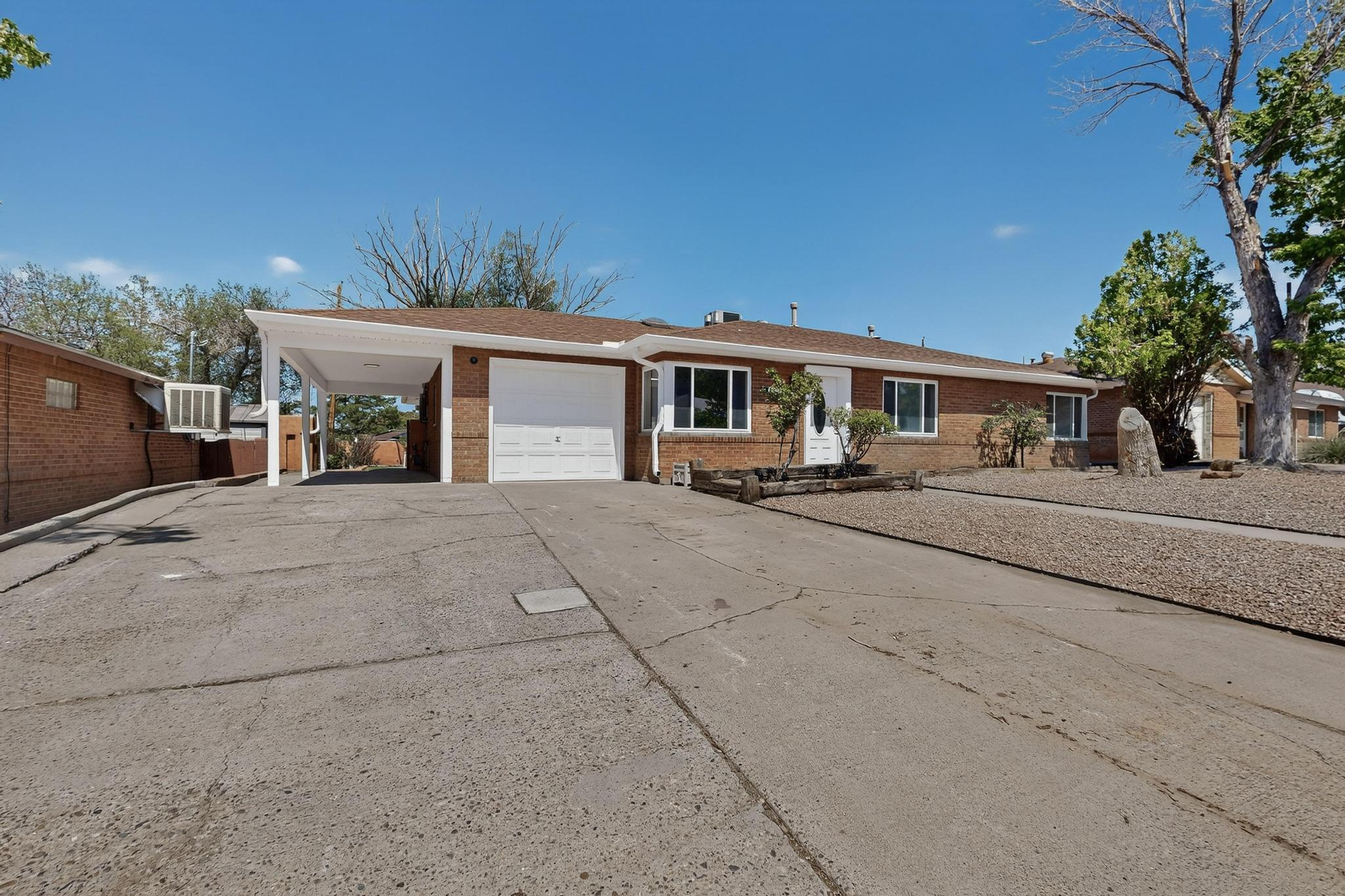 2027 VERMONT Street NE