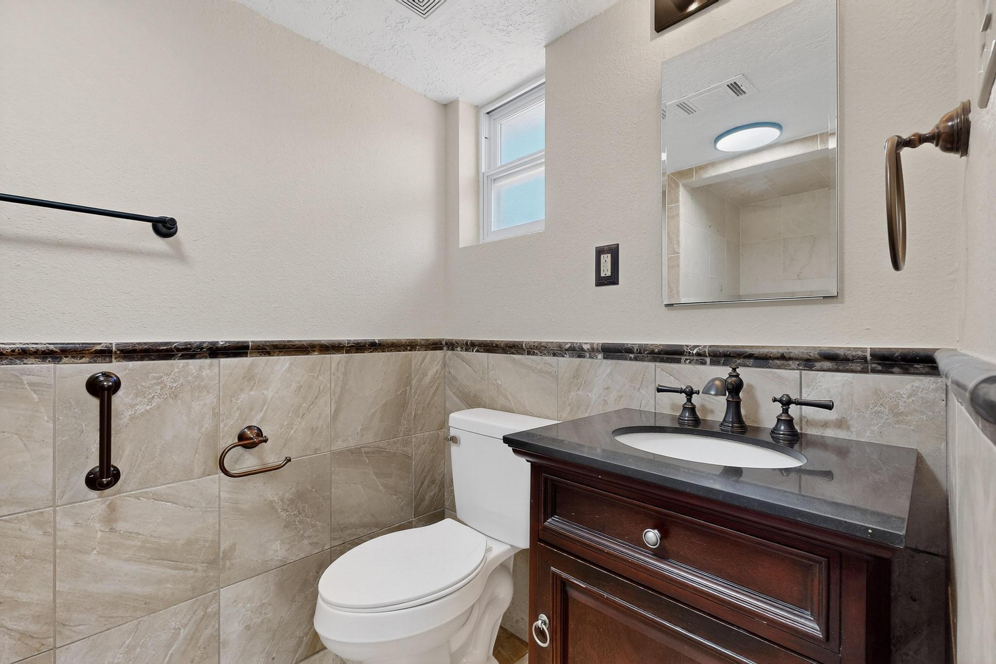 2027 VERMONT Street NE