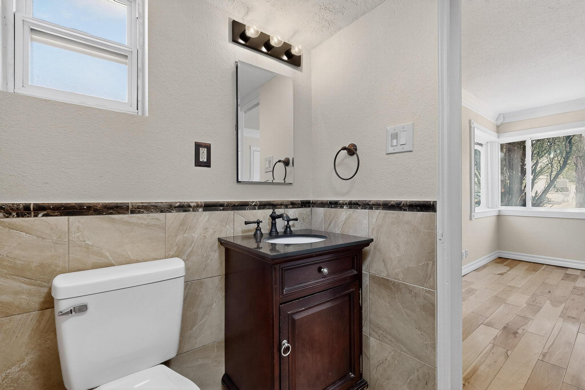 2027 VERMONT Street NE