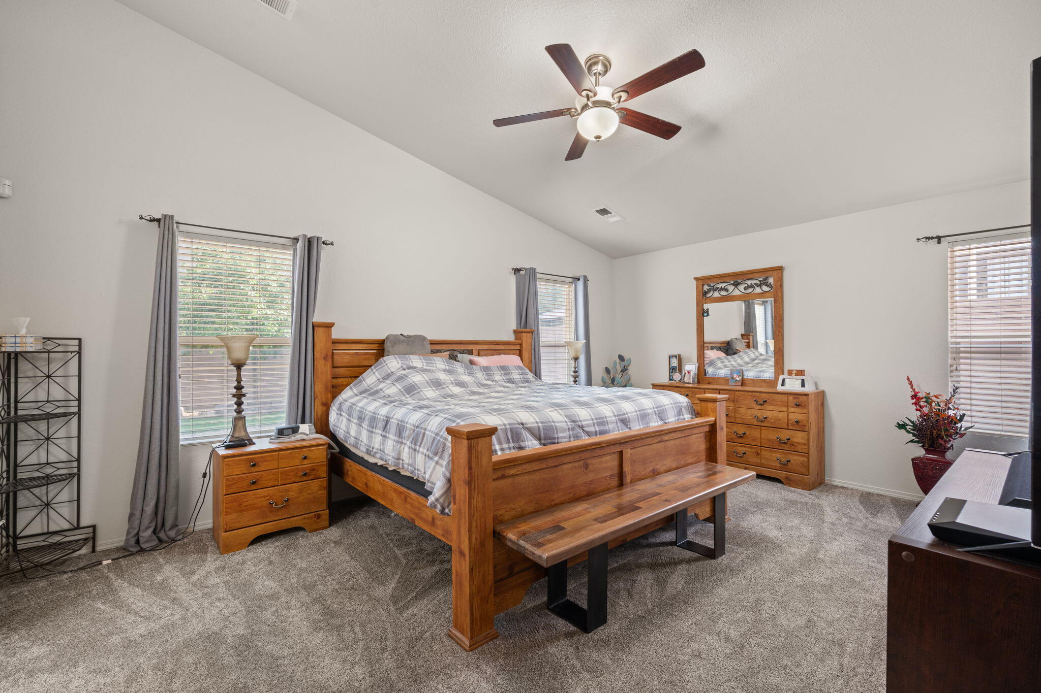 6020 LEGENDS Avenue NW