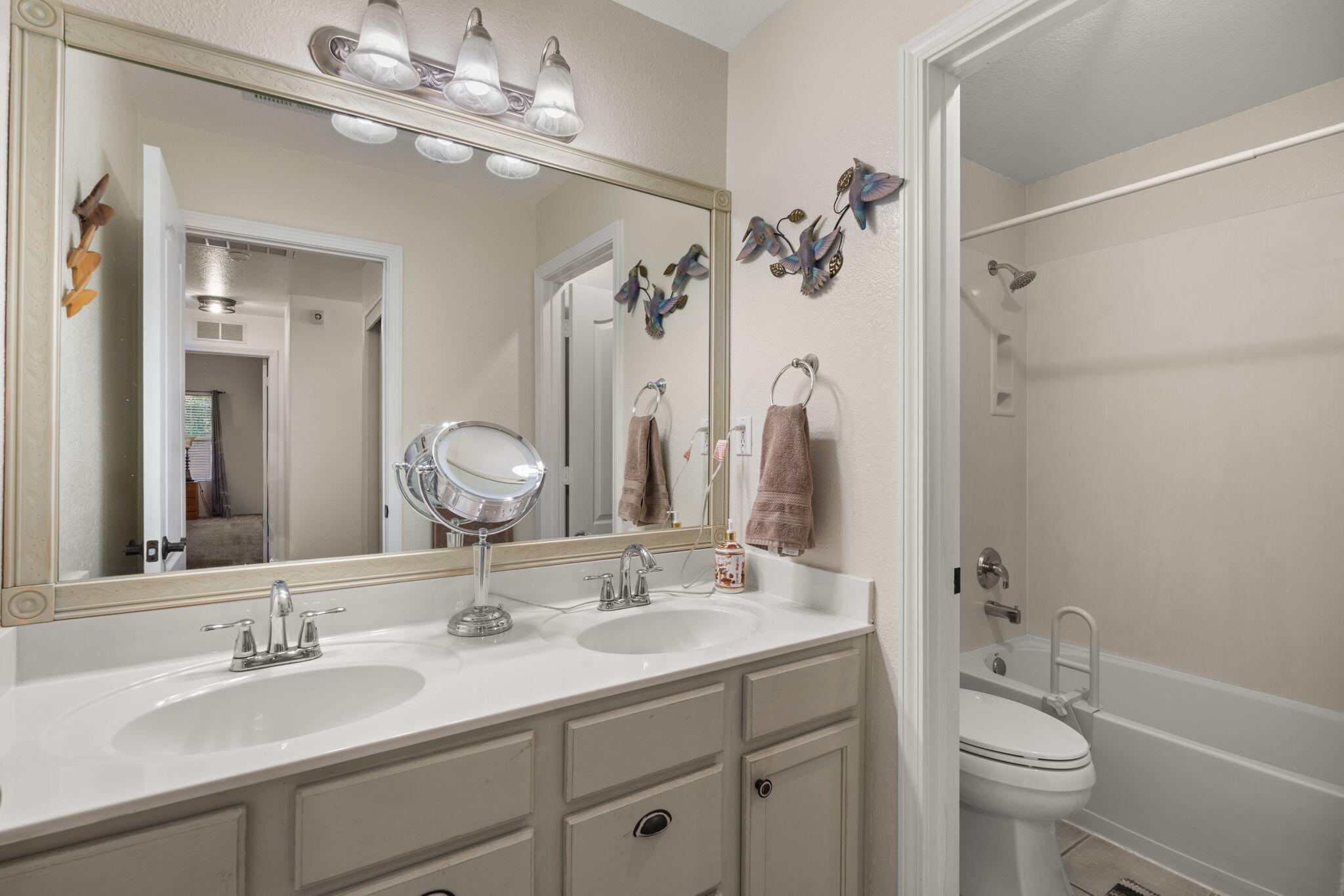 6020 LEGENDS Avenue NW