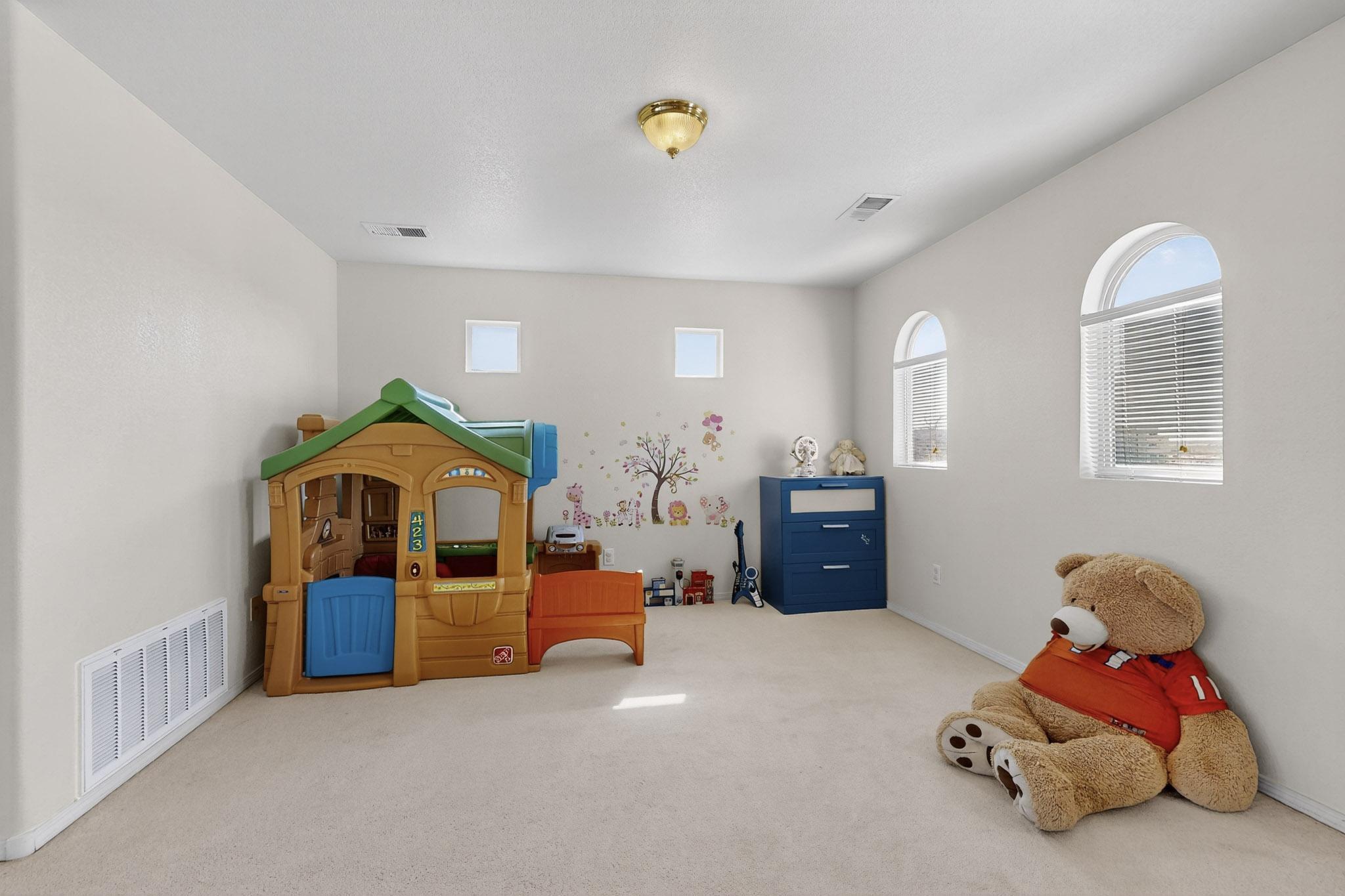 5905 LOS RISCOS Road NW