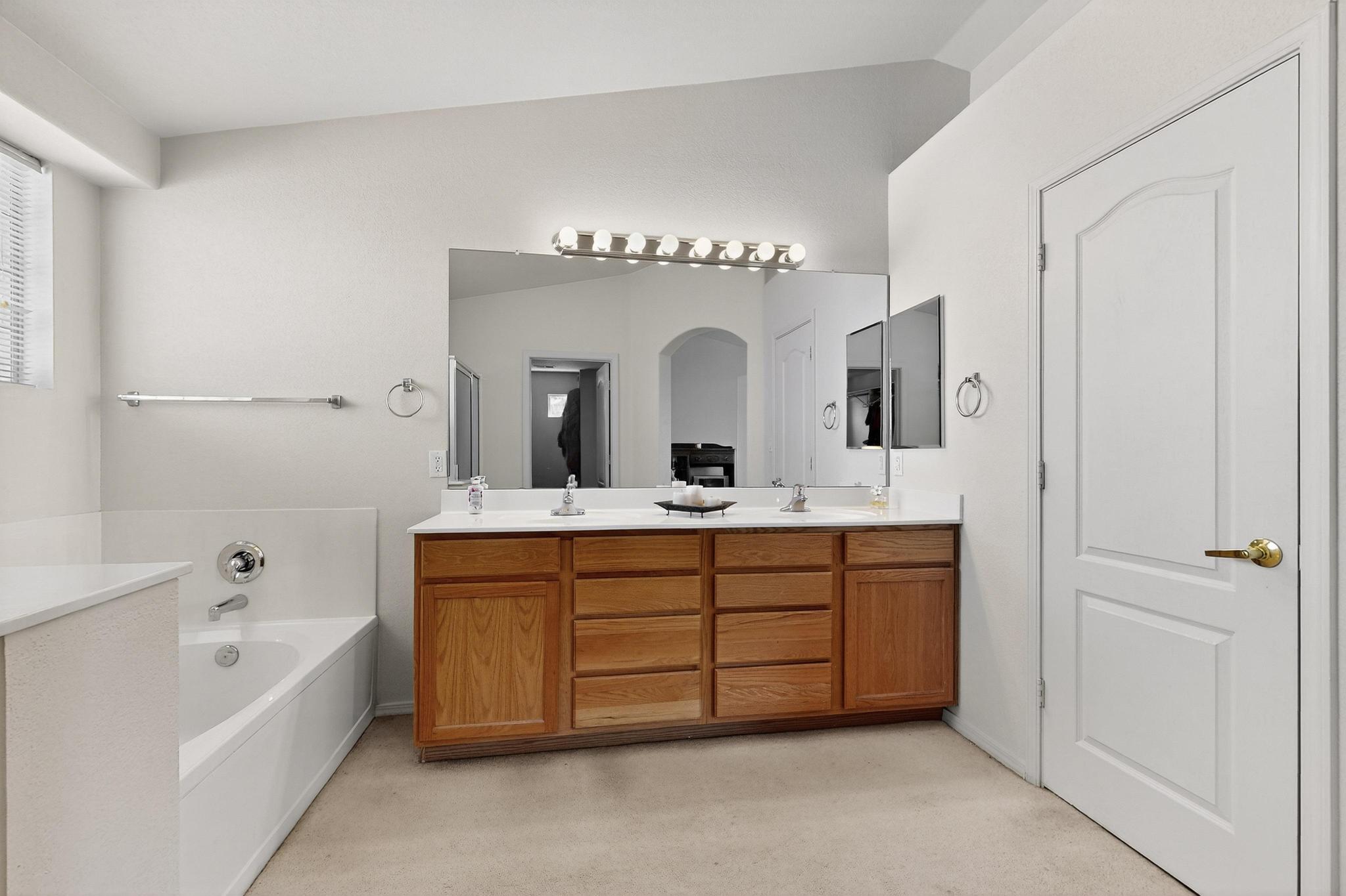 5905 LOS RISCOS Road NW