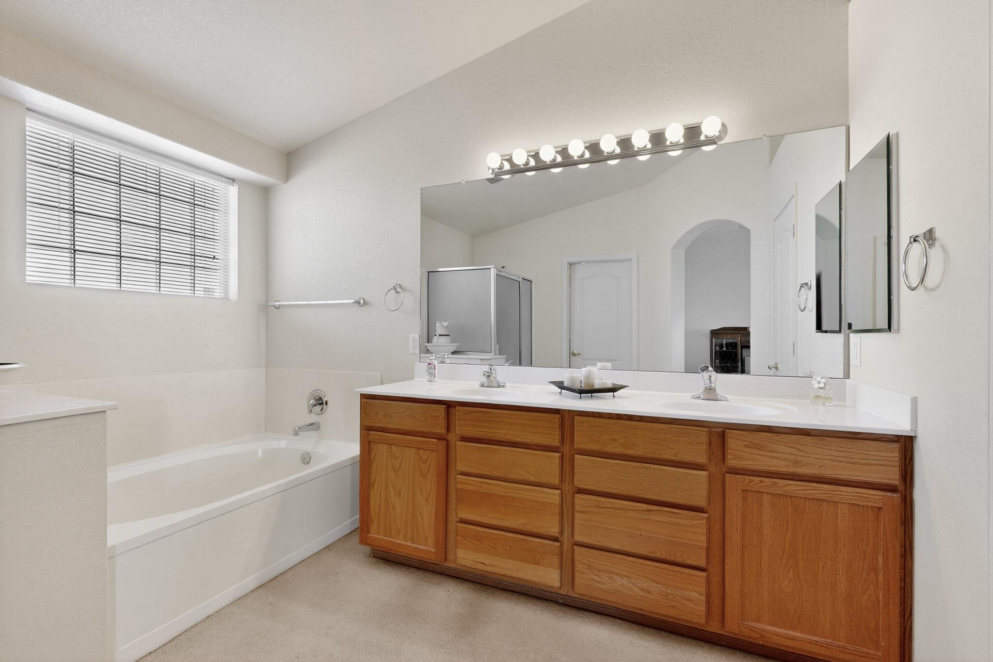 5905 LOS RISCOS Road NW