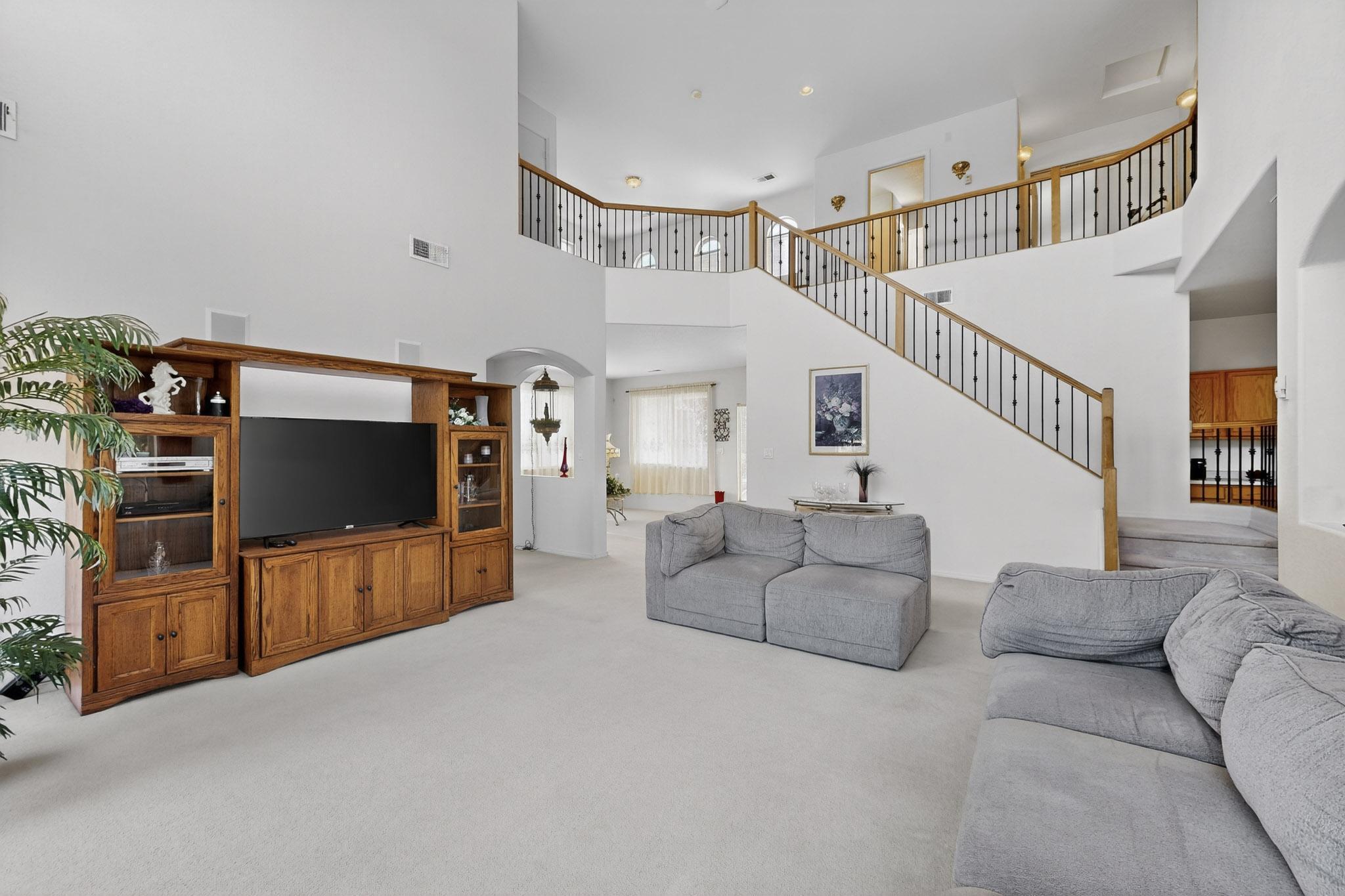 5905 LOS RISCOS Road NW